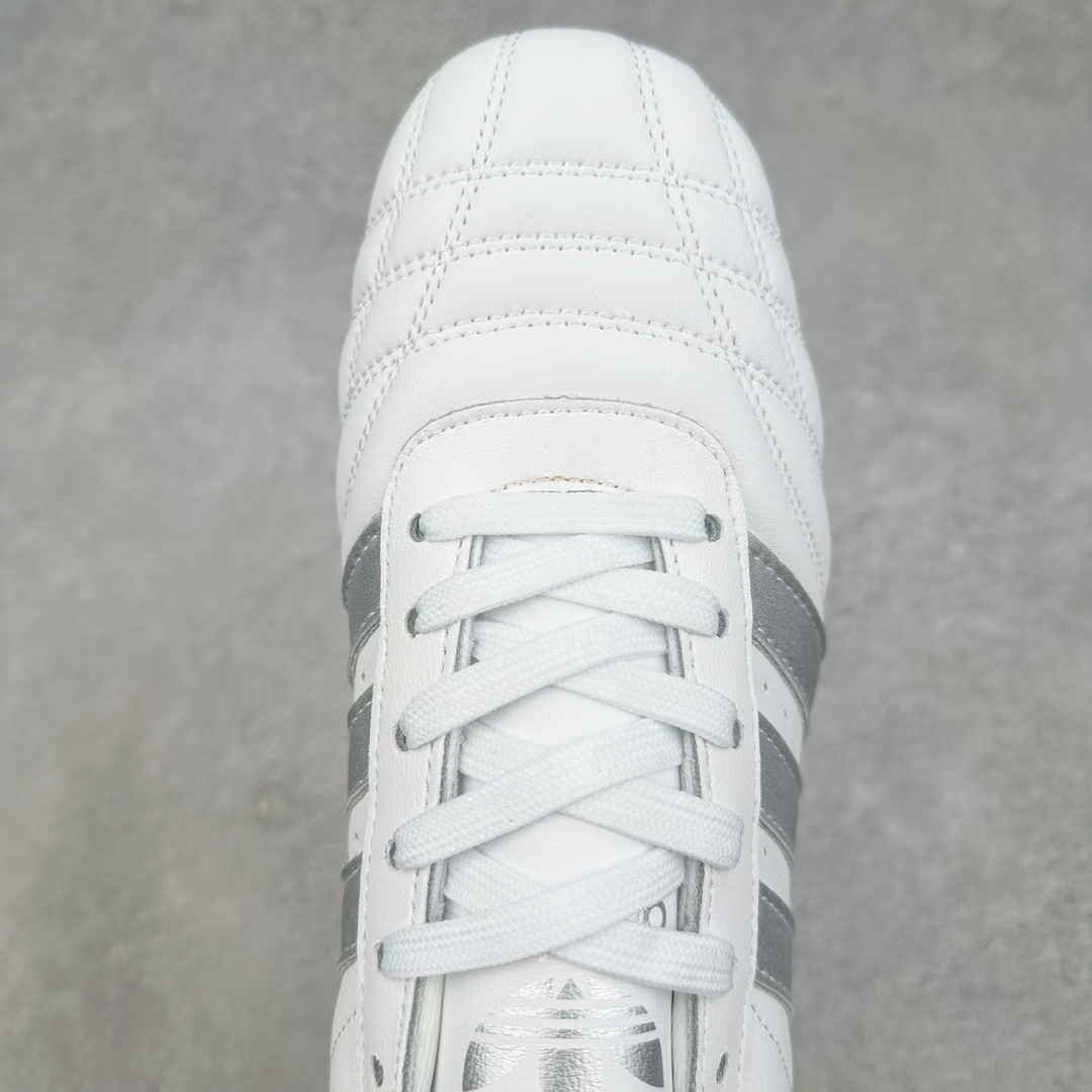 图片[4]-AD Originals Taekwondo Low 跆拳道系列复古德训跑鞋 JS1192 挖掘复古运动基因，推出薄底鞋家族系列，旨在将经典与现代完美融合，重新定义运动鞋的潮流趋势。近年来，薄底鞋凭借精致优雅和复古松弛感的特点强势席卷时尚圈，成为又一受到追捧的鞋履流行趋势，adidas Originals从品牌历史档案中不断挖掘，以小众运动为灵感为消费者们带来更多复古薄底鞋选择，希望继续引领潮流风向。源于跆拳道训练鞋的TAEKWONDO无疑是此次系列的亮点。TAEKWONDO采用高级皮质打造鞋面，搭配经典3D鞋头缝线设计，一脚蹬设计让穿脱更加方便，成为穿搭的“绝佳利器”。而TAEKWONDO LACE则在TAEKWONDO基础上以传统的系带设计呈现，提供了不同穿着需求的选择，同时保持了原有的舒适与时尚感。尺码：36 36.5 37.5 38 38.5 39 40 40.5 41 42 42.5 43 44 44.5 45-选品中心