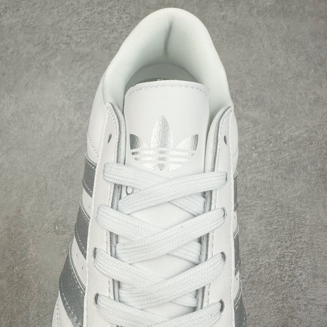 图片[5]-AD Originals Taekwondo Low 跆拳道系列复古德训跑鞋 JS1192 挖掘复古运动基因，推出薄底鞋家族系列，旨在将经典与现代完美融合，重新定义运动鞋的潮流趋势。近年来，薄底鞋凭借精致优雅和复古松弛感的特点强势席卷时尚圈，成为又一受到追捧的鞋履流行趋势，adidas Originals从品牌历史档案中不断挖掘，以小众运动为灵感为消费者们带来更多复古薄底鞋选择，希望继续引领潮流风向。源于跆拳道训练鞋的TAEKWONDO无疑是此次系列的亮点。TAEKWONDO采用高级皮质打造鞋面，搭配经典3D鞋头缝线设计，一脚蹬设计让穿脱更加方便，成为穿搭的“绝佳利器”。而TAEKWONDO LACE则在TAEKWONDO基础上以传统的系带设计呈现，提供了不同穿着需求的选择，同时保持了原有的舒适与时尚感。尺码：36 36.5 37.5 38 38.5 39 40 40.5 41 42 42.5 43 44 44.5 45-选品中心