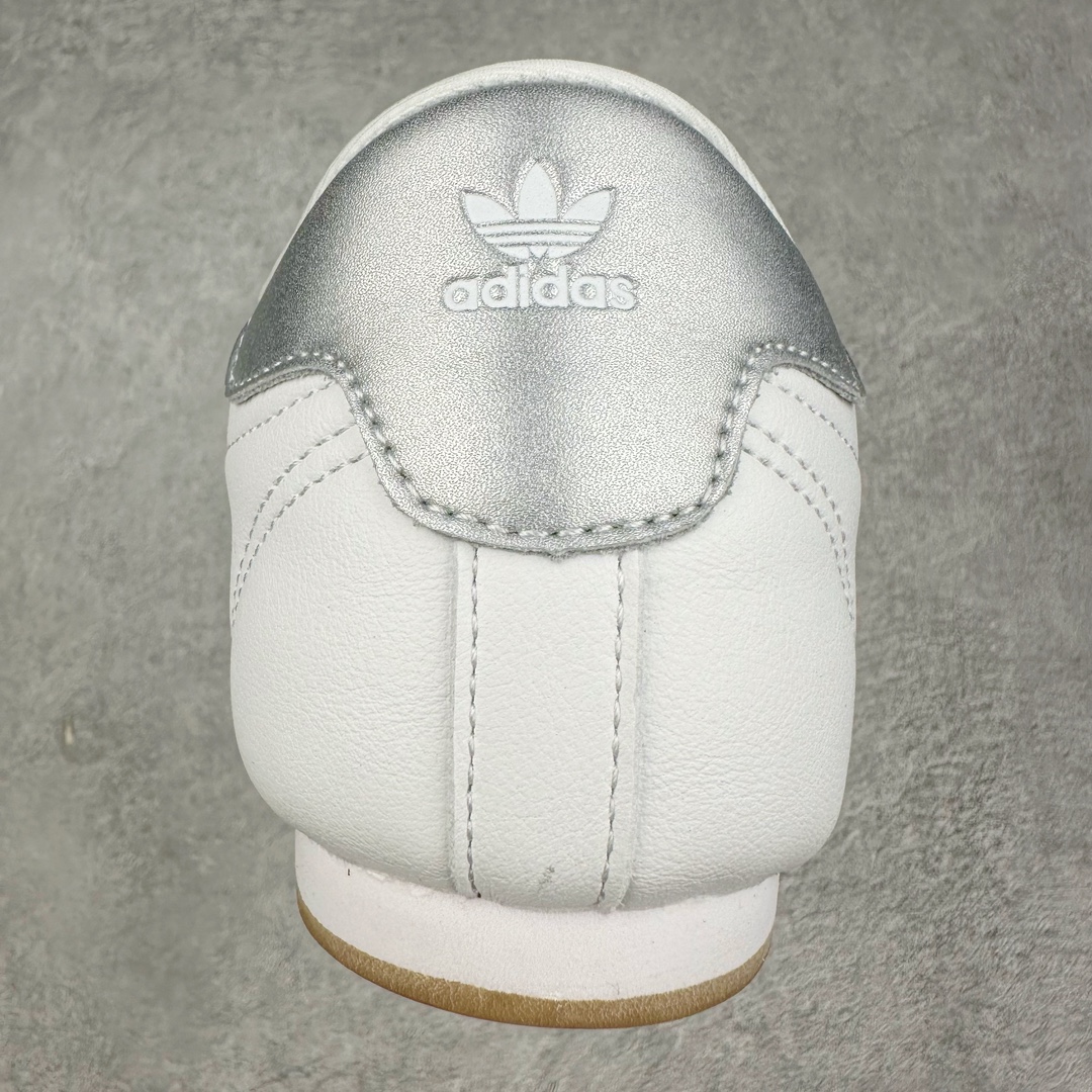 图片[8]-AD Originals Taekwondo Low 跆拳道系列复古德训跑鞋 JS1192 挖掘复古运动基因，推出薄底鞋家族系列，旨在将经典与现代完美融合，重新定义运动鞋的潮流趋势。近年来，薄底鞋凭借精致优雅和复古松弛感的特点强势席卷时尚圈，成为又一受到追捧的鞋履流行趋势，adidas Originals从品牌历史档案中不断挖掘，以小众运动为灵感为消费者们带来更多复古薄底鞋选择，希望继续引领潮流风向。源于跆拳道训练鞋的TAEKWONDO无疑是此次系列的亮点。TAEKWONDO采用高级皮质打造鞋面，搭配经典3D鞋头缝线设计，一脚蹬设计让穿脱更加方便，成为穿搭的“绝佳利器”。而TAEKWONDO LACE则在TAEKWONDO基础上以传统的系带设计呈现，提供了不同穿着需求的选择，同时保持了原有的舒适与时尚感。尺码：36 36.5 37.5 38 38.5 39 40 40.5 41 42 42.5 43 44 44.5 45-选品中心