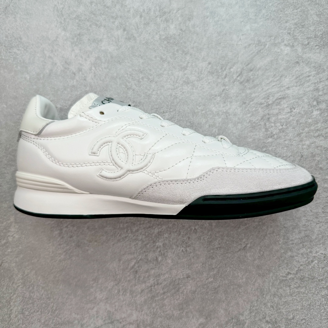 莞产 CHANEL香奈儿 24S德训鞋平底系带圆头菱格风四季休闲百搭款 原版开模 凹凸感超强 线条紧致🎀全新礼盒包装 细节拉满 环保太空革组合呼吸网织布鞋面材质 欧索莱环保去臭环型组合鞋垫 采用进口TPU大底 官方同步2024 最新礼盒包装 尺码：35 36 37 38 39 40-选品中心