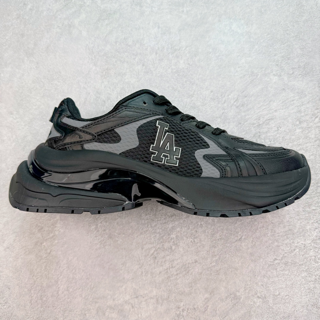 ＃纯原 MLB Chunky Runner 2024S 复古印花老爹鞋系列低帮轻量增高厚底百搭休闲运动慢跑鞋 Korea韩国联名NY美国榄球纽约洋基队限定 目前可过轻松秒过各类鉴定 能操作的私聊 韩国代购专供 左脚内置NFC感应 区别市面贴纸假芯片 MLB专用菱形双针中底布 重点细节中底布带注胶孔 原厂NFC感应吊牌 支持鉴定 一个两位数 原盒原标 全套原楦原纸板原厂数据开发 中韩文保养标贴 绿色防霉片 平台代购专供 独家一比一RB+MD组合大底 高频后跟小人Logo精准对位立体饱满 正确网布加超迁鞋面 转印中底走线紧密 转印Logo工艺表层防刮不掉色 尺码：35 36 36.5 37.5 38 38.5 39 40 40.5 41 42 42.5 43 44 44.5 45-选品中心