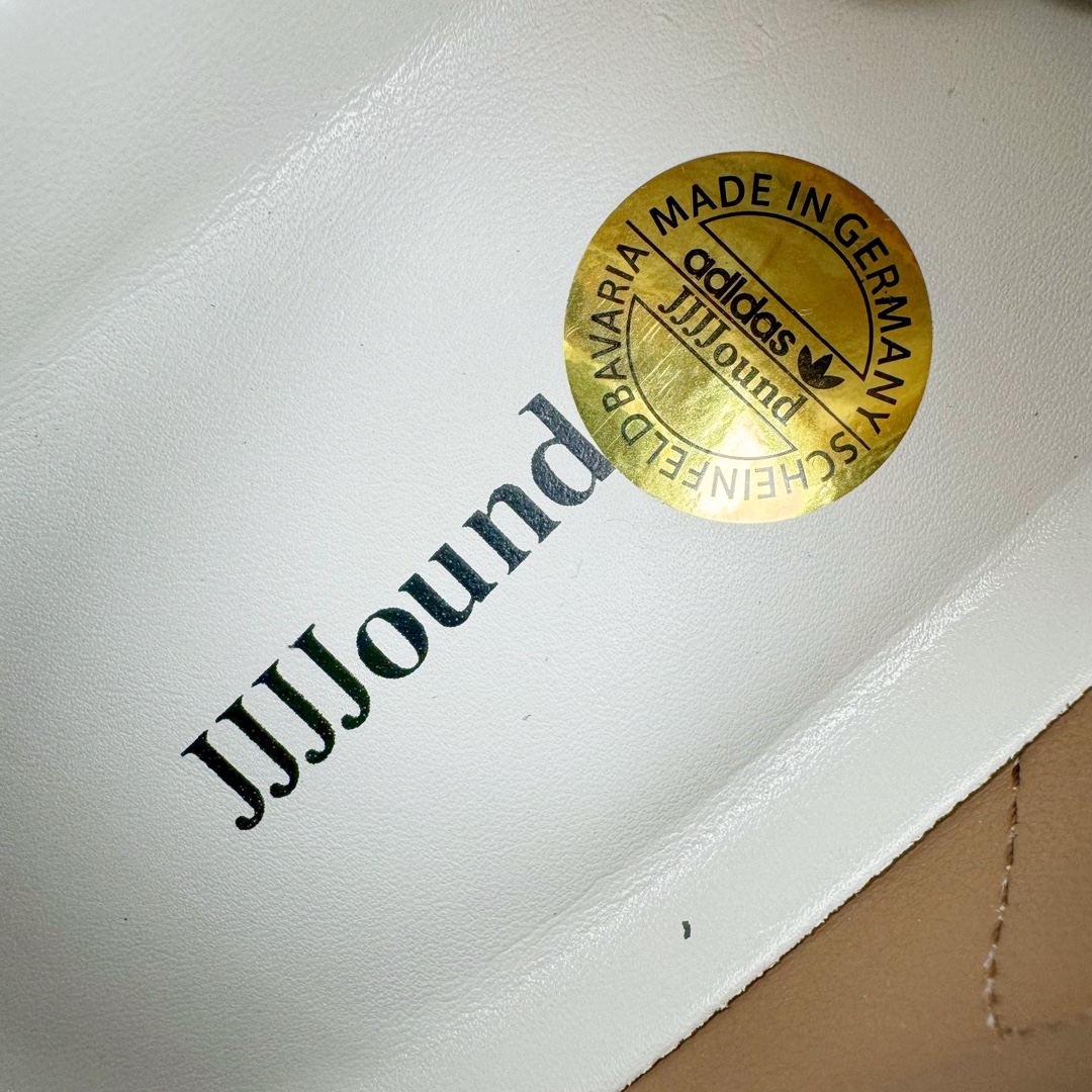 图片[14]-＃PK纯原 JJJJound x AD Originals Samba Classic 桑巴舞系列绅士德训足球风百搭低帮休闲运动板鞋 联名小麦黄 ID8709 好货不怕晚 市场最强版 原厂进口 \\\”Prime Asia\\\” 山羊皮（纹理自然）原厂台湾进口短绒猪巴革 全套原厂纸板冲刀加持 独家原档案私模RB橡胶大底 含胶量硬度原鞋一致 正确拉帮鞋垫背胶 原厂标裁支持鉴定 高密度丽新布中底 内置环保海玻璃鞋垫 全鞋电脑针车零偏差 产品品控稳定性领先行业 原厂港宝加持定型后跟R度完美 JJJJound x Originals联名鞋 作为合作企划里的金字招牌JJJJound 善于利用自己的极简美学挖掘品牌的全新风貌 本次 JJJJound 携手 Originals 选用大热鞋款 Samba 为蓝本 将鞋款的街头气质无痕转变为「静奢风」 鞋款肉眼可见的被赋予了难得的质感 黑白两色都采用了黄色优质皮革内衬以呼应生胶大底 取消了鞋舌的 Logo 转而采用压纹处理使得鞋款整体氛围更加静谧、奢华 同时为了彰显本次合作鞋款的身份 双方合作标识和 JJJJound Logo 被分别印在鞋口内侧和鞋垫上 尺码：36 36.5 37.5 38 38.5 39 40 40.5 41 42 42.5 43 44 44.5 45 46 46.5-选品中心