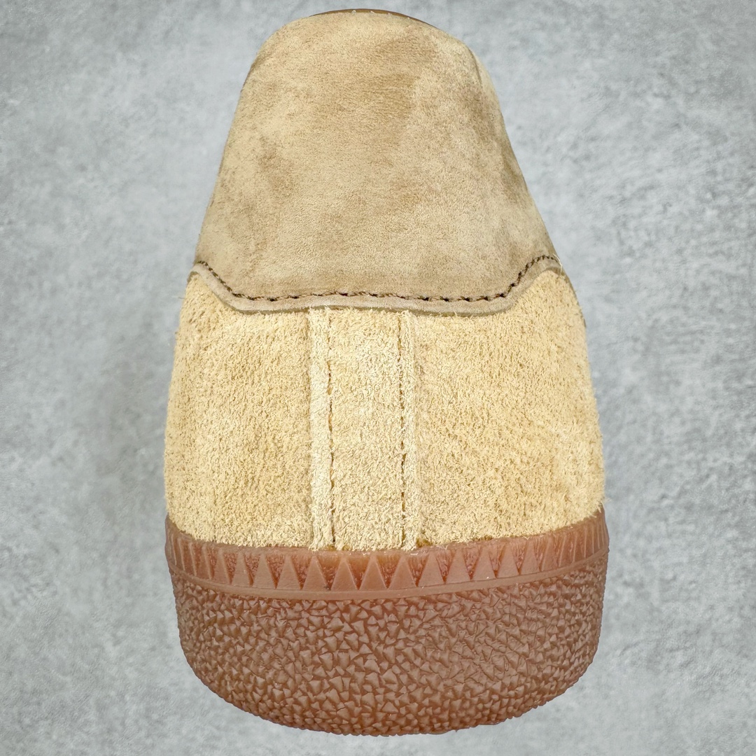 图片[8]-＃PK纯原 JJJJound x AD Originals Samba Classic 桑巴舞系列绅士德训足球风百搭低帮休闲运动板鞋 联名小麦黄 ID8709 好货不怕晚 市场最强版 原厂进口 \\\”Prime Asia\\\” 山羊皮（纹理自然）原厂台湾进口短绒猪巴革 全套原厂纸板冲刀加持 独家原档案私模RB橡胶大底 含胶量硬度原鞋一致 正确拉帮鞋垫背胶 原厂标裁支持鉴定 高密度丽新布中底 内置环保海玻璃鞋垫 全鞋电脑针车零偏差 产品品控稳定性领先行业 原厂港宝加持定型后跟R度完美 JJJJound x Originals联名鞋 作为合作企划里的金字招牌JJJJound 善于利用自己的极简美学挖掘品牌的全新风貌 本次 JJJJound 携手 Originals 选用大热鞋款 Samba 为蓝本 将鞋款的街头气质无痕转变为「静奢风」 鞋款肉眼可见的被赋予了难得的质感 黑白两色都采用了黄色优质皮革内衬以呼应生胶大底 取消了鞋舌的 Logo 转而采用压纹处理使得鞋款整体氛围更加静谧、奢华 同时为了彰显本次合作鞋款的身份 双方合作标识和 JJJJound Logo 被分别印在鞋口内侧和鞋垫上 尺码：36 36.5 37.5 38 38.5 39 40 40.5 41 42 42.5 43 44 44.5 45 46 46.5-选品中心