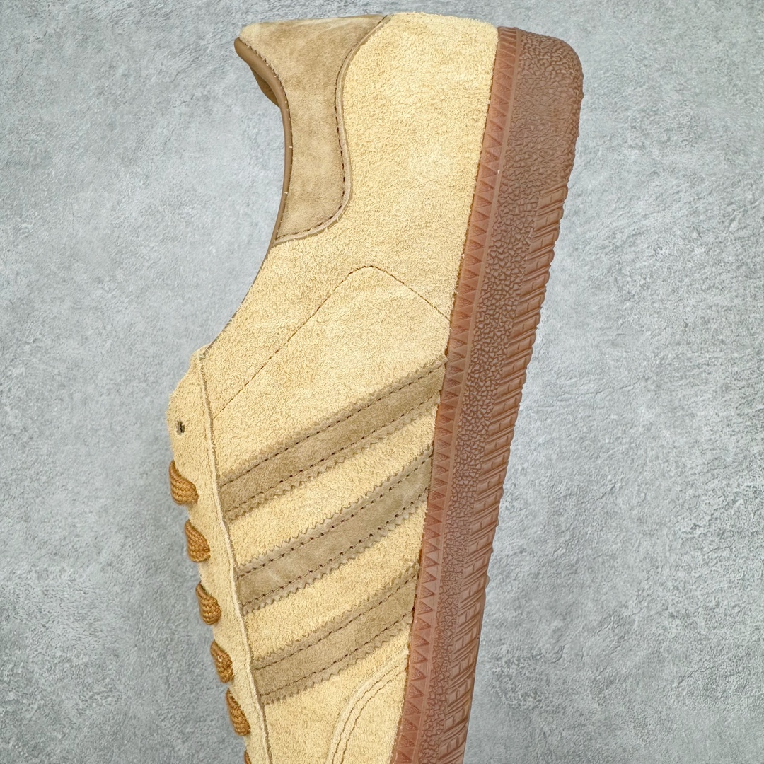 图片[7]-＃PK纯原 JJJJound x AD Originals Samba Classic 桑巴舞系列绅士德训足球风百搭低帮休闲运动板鞋 联名小麦黄 ID8709 好货不怕晚 市场最强版 原厂进口 \\\”Prime Asia\\\” 山羊皮（纹理自然）原厂台湾进口短绒猪巴革 全套原厂纸板冲刀加持 独家原档案私模RB橡胶大底 含胶量硬度原鞋一致 正确拉帮鞋垫背胶 原厂标裁支持鉴定 高密度丽新布中底 内置环保海玻璃鞋垫 全鞋电脑针车零偏差 产品品控稳定性领先行业 原厂港宝加持定型后跟R度完美 JJJJound x Originals联名鞋 作为合作企划里的金字招牌JJJJound 善于利用自己的极简美学挖掘品牌的全新风貌 本次 JJJJound 携手 Originals 选用大热鞋款 Samba 为蓝本 将鞋款的街头气质无痕转变为「静奢风」 鞋款肉眼可见的被赋予了难得的质感 黑白两色都采用了黄色优质皮革内衬以呼应生胶大底 取消了鞋舌的 Logo 转而采用压纹处理使得鞋款整体氛围更加静谧、奢华 同时为了彰显本次合作鞋款的身份 双方合作标识和 JJJJound Logo 被分别印在鞋口内侧和鞋垫上 尺码：36 36.5 37.5 38 38.5 39 40 40.5 41 42 42.5 43 44 44.5 45 46 46.5-选品中心