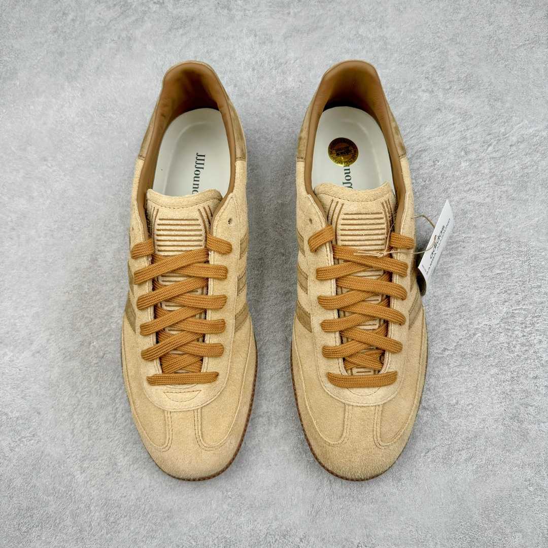 图片[2]-＃PK纯原 JJJJound x AD Originals Samba Classic 桑巴舞系列绅士德训足球风百搭低帮休闲运动板鞋 联名小麦黄 ID8709 好货不怕晚 市场最强版 原厂进口 \\\”Prime Asia\\\” 山羊皮（纹理自然）原厂台湾进口短绒猪巴革 全套原厂纸板冲刀加持 独家原档案私模RB橡胶大底 含胶量硬度原鞋一致 正确拉帮鞋垫背胶 原厂标裁支持鉴定 高密度丽新布中底 内置环保海玻璃鞋垫 全鞋电脑针车零偏差 产品品控稳定性领先行业 原厂港宝加持定型后跟R度完美 JJJJound x Originals联名鞋 作为合作企划里的金字招牌JJJJound 善于利用自己的极简美学挖掘品牌的全新风貌 本次 JJJJound 携手 Originals 选用大热鞋款 Samba 为蓝本 将鞋款的街头气质无痕转变为「静奢风」 鞋款肉眼可见的被赋予了难得的质感 黑白两色都采用了黄色优质皮革内衬以呼应生胶大底 取消了鞋舌的 Logo 转而采用压纹处理使得鞋款整体氛围更加静谧、奢华 同时为了彰显本次合作鞋款的身份 双方合作标识和 JJJJound Logo 被分别印在鞋口内侧和鞋垫上 尺码：36 36.5 37.5 38 38.5 39 40 40.5 41 42 42.5 43 44 44.5 45 46 46.5-选品中心