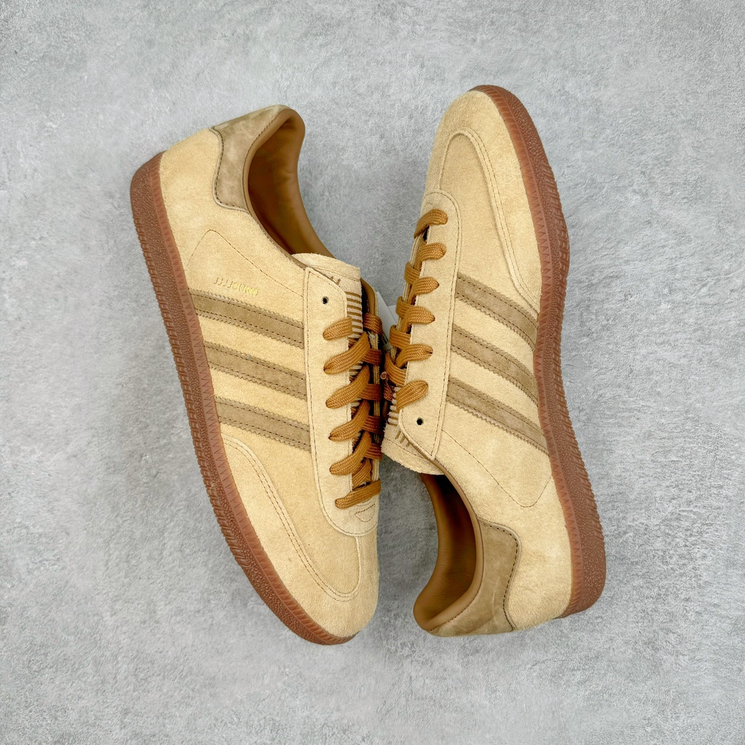 图片[3]-＃PK纯原 JJJJound x AD Originals Samba Classic 桑巴舞系列绅士德训足球风百搭低帮休闲运动板鞋 联名小麦黄 ID8709 好货不怕晚 市场最强版 原厂进口 \\\”Prime Asia\\\” 山羊皮（纹理自然）原厂台湾进口短绒猪巴革 全套原厂纸板冲刀加持 独家原档案私模RB橡胶大底 含胶量硬度原鞋一致 正确拉帮鞋垫背胶 原厂标裁支持鉴定 高密度丽新布中底 内置环保海玻璃鞋垫 全鞋电脑针车零偏差 产品品控稳定性领先行业 原厂港宝加持定型后跟R度完美 JJJJound x Originals联名鞋 作为合作企划里的金字招牌JJJJound 善于利用自己的极简美学挖掘品牌的全新风貌 本次 JJJJound 携手 Originals 选用大热鞋款 Samba 为蓝本 将鞋款的街头气质无痕转变为「静奢风」 鞋款肉眼可见的被赋予了难得的质感 黑白两色都采用了黄色优质皮革内衬以呼应生胶大底 取消了鞋舌的 Logo 转而采用压纹处理使得鞋款整体氛围更加静谧、奢华 同时为了彰显本次合作鞋款的身份 双方合作标识和 JJJJound Logo 被分别印在鞋口内侧和鞋垫上 尺码：36 36.5 37.5 38 38.5 39 40 40.5 41 42 42.5 43 44 44.5 45 46 46.5-选品中心