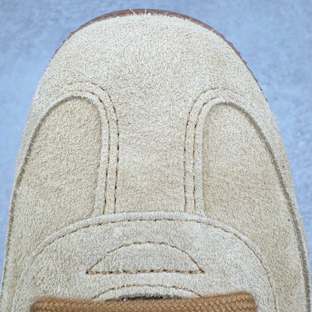 图片[18]-＃PK纯原 JJJJound x AD Originals Samba Classic 桑巴舞系列绅士德训足球风百搭低帮休闲运动板鞋 联名小麦黄 ID8709 好货不怕晚 市场最强版 原厂进口 \\\”Prime Asia\\\” 山羊皮（纹理自然）原厂台湾进口短绒猪巴革 全套原厂纸板冲刀加持 独家原档案私模RB橡胶大底 含胶量硬度原鞋一致 正确拉帮鞋垫背胶 原厂标裁支持鉴定 高密度丽新布中底 内置环保海玻璃鞋垫 全鞋电脑针车零偏差 产品品控稳定性领先行业 原厂港宝加持定型后跟R度完美 JJJJound x Originals联名鞋 作为合作企划里的金字招牌JJJJound 善于利用自己的极简美学挖掘品牌的全新风貌 本次 JJJJound 携手 Originals 选用大热鞋款 Samba 为蓝本 将鞋款的街头气质无痕转变为「静奢风」 鞋款肉眼可见的被赋予了难得的质感 黑白两色都采用了黄色优质皮革内衬以呼应生胶大底 取消了鞋舌的 Logo 转而采用压纹处理使得鞋款整体氛围更加静谧、奢华 同时为了彰显本次合作鞋款的身份 双方合作标识和 JJJJound Logo 被分别印在鞋口内侧和鞋垫上 尺码：36 36.5 37.5 38 38.5 39 40 40.5 41 42 42.5 43 44 44.5 45 46 46.5-选品中心