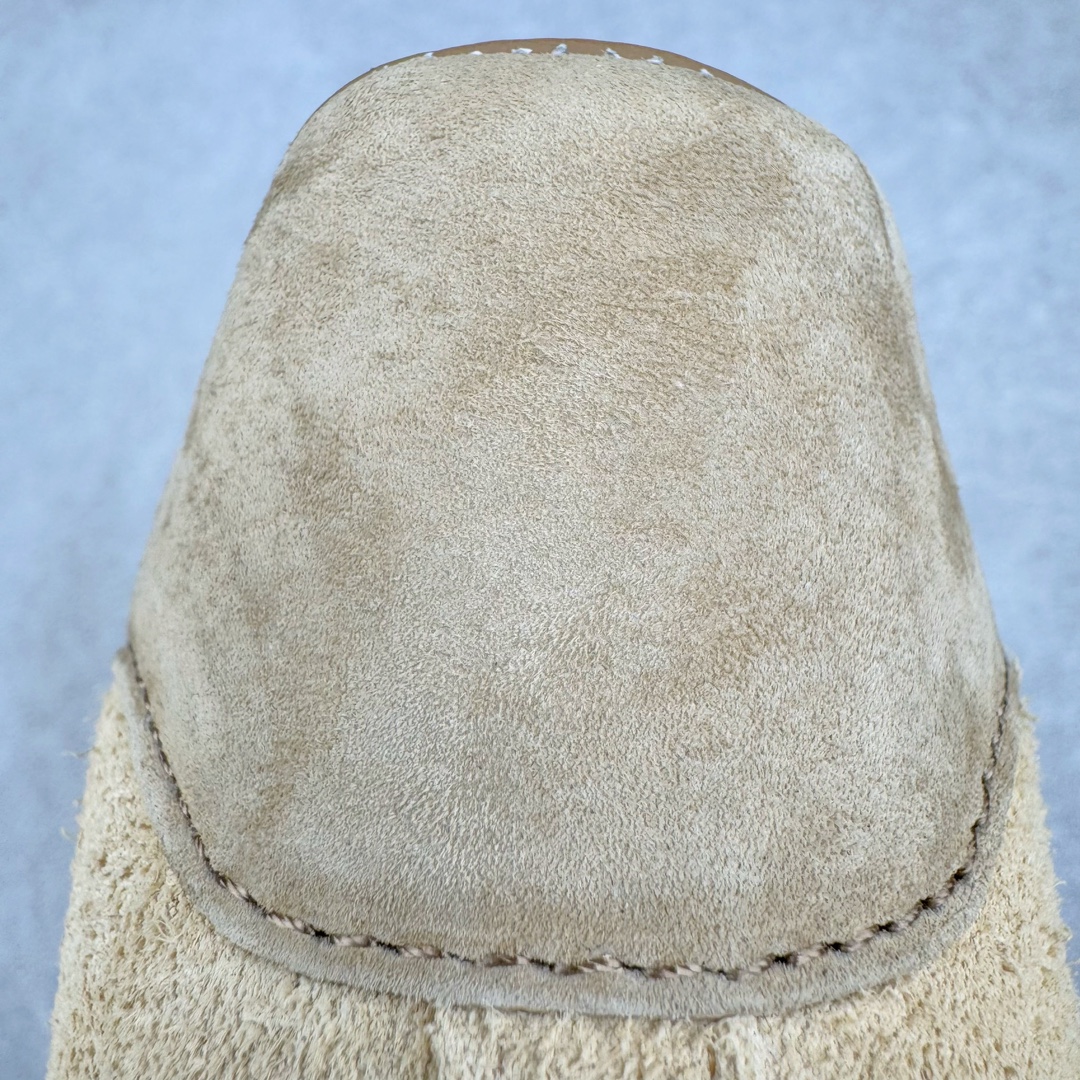 图片[21]-＃PK纯原 JJJJound x AD Originals Samba Classic 桑巴舞系列绅士德训足球风百搭低帮休闲运动板鞋 联名小麦黄 ID8709 好货不怕晚 市场最强版 原厂进口 \\\”Prime Asia\\\” 山羊皮（纹理自然）原厂台湾进口短绒猪巴革 全套原厂纸板冲刀加持 独家原档案私模RB橡胶大底 含胶量硬度原鞋一致 正确拉帮鞋垫背胶 原厂标裁支持鉴定 高密度丽新布中底 内置环保海玻璃鞋垫 全鞋电脑针车零偏差 产品品控稳定性领先行业 原厂港宝加持定型后跟R度完美 JJJJound x Originals联名鞋 作为合作企划里的金字招牌JJJJound 善于利用自己的极简美学挖掘品牌的全新风貌 本次 JJJJound 携手 Originals 选用大热鞋款 Samba 为蓝本 将鞋款的街头气质无痕转变为「静奢风」 鞋款肉眼可见的被赋予了难得的质感 黑白两色都采用了黄色优质皮革内衬以呼应生胶大底 取消了鞋舌的 Logo 转而采用压纹处理使得鞋款整体氛围更加静谧、奢华 同时为了彰显本次合作鞋款的身份 双方合作标识和 JJJJound Logo 被分别印在鞋口内侧和鞋垫上 尺码：36 36.5 37.5 38 38.5 39 40 40.5 41 42 42.5 43 44 44.5 45 46 46.5-选品中心