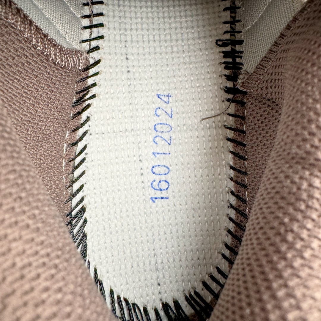 图片[12]-＃GX/绿X SALOMON XA Pro 3D ADV 萨洛蒙潮流越野机能户外功能鞋 纯原外贸平台特供订单 耗时半年巨作 全套原纸板楦头开发 原厂特供网布配套加持 确保原汁原味 完美呈现版型 原档数据独家私模五层组合大底 男女鞋同步官方开发至46.5 原装Ortholite轻量化鞋垫 中底布带钢印编号 原厂TPU锁扣 进口港宝加持 后跟自然饱满 还原公司包裹性 鞋面采用SENSIFT贴合技术 全方位贴合包裹脚型 鞋跟部鞋底牵引设计 提供强大的抓地性能 更适应野外崎岖不平的道路 其3D ADVANCED CHASSIS底盘 材料轻量大化 钉齿设计更具稳定性 防护性 鞋底易磨损区运用CONTAGRIP高耐磨材料 应对城市硬质路面长距离跑考验 尺码：36 36.5 37.5 38 38.5 39 40 40.5 41 42 42.5 43 44 44.5 45 46 46.5-选品中心