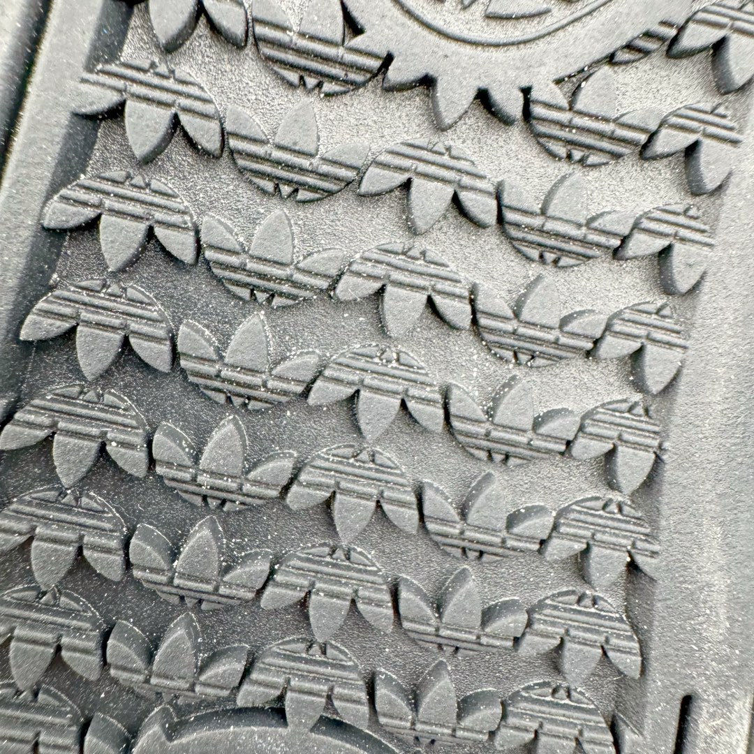 图片[20]-＃S2纯原 AD Originals Handball SPZL 手球运动员系列百搭休闲运动板鞋 JP5669 口碑大厂出品 品控大底版型不断改良更新 原厂皮料 原装过验内外标加持 全套原纸板楦头开发 确保原汁原味 完美呈现桑巴版型 一比一鞋头弧度高度鞋身弧度 数据细节工艺流程均保持一致 这款来自阿迪达斯的这款HANDBALL SPZL前身是一双手球运动鞋 这一次拿来复刻 所以鞋面的主要色彩选用了黑色 鞋面外侧除了Spezial字母之外还有三叶草标志 Handball SPZL作为复古手球训练鞋与作为室内足球鞋的Samba有着异曲同工之处 但是质感更为出众的鞋身以及丰富的配色选择比起Samba来讲可以说是更胜一筹了 尺码：36 36⅔ 37⅓ 38 38⅔ 39⅓ 40 40⅔ 41⅓ 42 42⅔ 43⅓ 44 45-选品中心