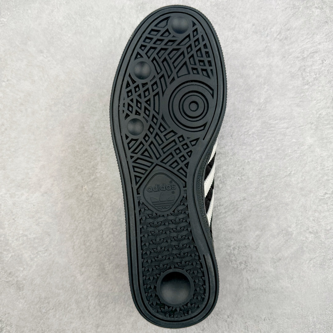 图片[9]-＃S2纯原 AD Originals Handball SPZL 手球运动员系列百搭休闲运动板鞋 JP5669 口碑大厂出品 品控大底版型不断改良更新 原厂皮料 原装过验内外标加持 全套原纸板楦头开发 确保原汁原味 完美呈现桑巴版型 一比一鞋头弧度高度鞋身弧度 数据细节工艺流程均保持一致 这款来自阿迪达斯的这款HANDBALL SPZL前身是一双手球运动鞋 这一次拿来复刻 所以鞋面的主要色彩选用了黑色 鞋面外侧除了Spezial字母之外还有三叶草标志 Handball SPZL作为复古手球训练鞋与作为室内足球鞋的Samba有着异曲同工之处 但是质感更为出众的鞋身以及丰富的配色选择比起Samba来讲可以说是更胜一筹了 尺码：36 36⅔ 37⅓ 38 38⅔ 39⅓ 40 40⅔ 41⅓ 42 42⅔ 43⅓ 44 45-选品中心