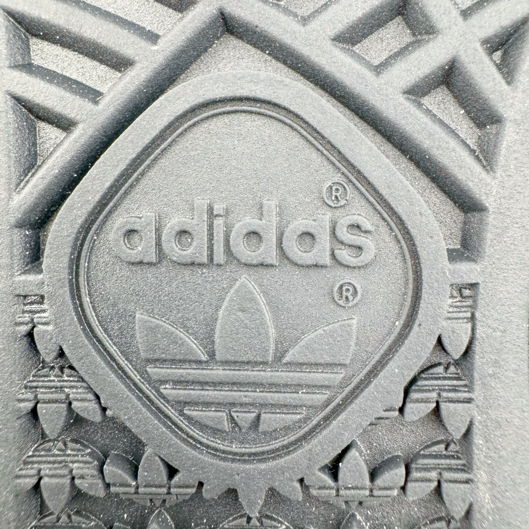 图片[21]-＃S2纯原 AD Originals Handball SPZL 手球运动员系列百搭休闲运动板鞋 JP5669 口碑大厂出品 品控大底版型不断改良更新 原厂皮料 原装过验内外标加持 全套原纸板楦头开发 确保原汁原味 完美呈现桑巴版型 一比一鞋头弧度高度鞋身弧度 数据细节工艺流程均保持一致 这款来自阿迪达斯的这款HANDBALL SPZL前身是一双手球运动鞋 这一次拿来复刻 所以鞋面的主要色彩选用了黑色 鞋面外侧除了Spezial字母之外还有三叶草标志 Handball SPZL作为复古手球训练鞋与作为室内足球鞋的Samba有着异曲同工之处 但是质感更为出众的鞋身以及丰富的配色选择比起Samba来讲可以说是更胜一筹了 尺码：36 36⅔ 37⅓ 38 38⅔ 39⅓ 40 40⅔ 41⅓ 42 42⅔ 43⅓ 44 45-选品中心