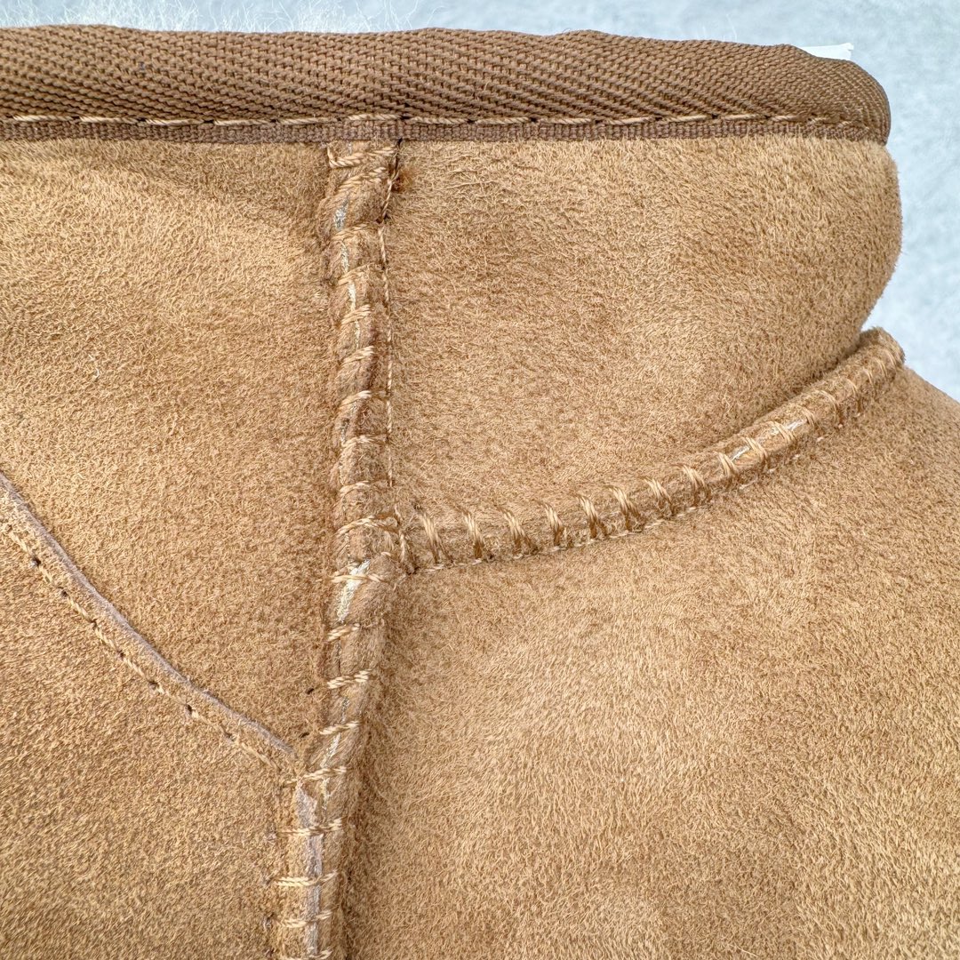 图片[12]-＃GX UGG 5092 经典秋冬羊皮毛一体雪地靴 全鞋采用ZP同厂 隆丰A级澳洲进口羊皮毛一体 品牌代工厂生产线 完全遵循ZP工艺流程 代工厂原厂版师 秉承无原鞋不开发选择 注重每一处细节 市面最正版型 TREADLITE\\\”轻翼\\\”科技外底 轻便/耐用/柔韧/桩型【售后郑重承诺】一个月内若出现重大脱胶/断底等质量问题 直接为您换新！尺码：35 36 37 38 39 40-选品中心