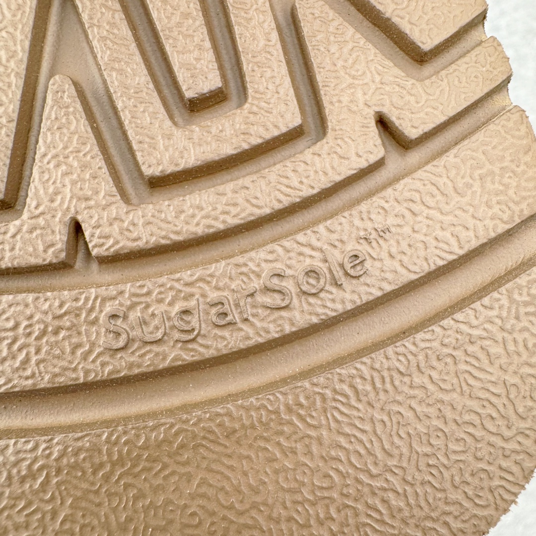 图片[16]-＃GX UGG 5092 经典秋冬羊皮毛一体雪地靴 全鞋采用ZP同厂 隆丰A级澳洲进口羊皮毛一体 品牌代工厂生产线 完全遵循ZP工艺流程 代工厂原厂版师 秉承无原鞋不开发选择 注重每一处细节 市面最正版型 TREADLITE\\\”轻翼\\\”科技外底 轻便/耐用/柔韧/桩型【售后郑重承诺】一个月内若出现重大脱胶/断底等质量问题 直接为您换新！尺码：35 36 37 38 39 40-选品中心