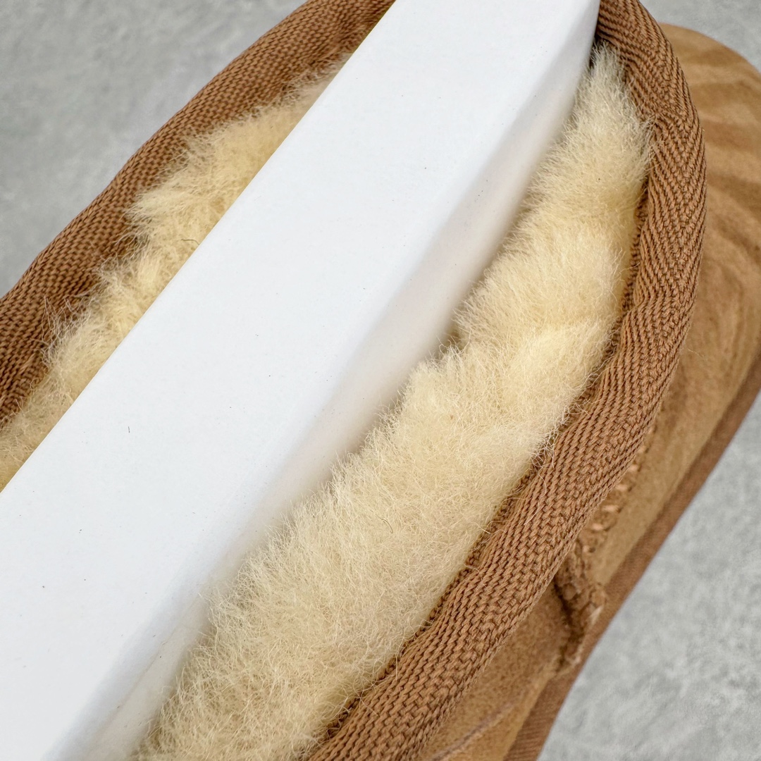 图片[10]-＃GX UGG 5092 经典秋冬羊皮毛一体雪地靴 全鞋采用ZP同厂 隆丰A级澳洲进口羊皮毛一体 品牌代工厂生产线 完全遵循ZP工艺流程 代工厂原厂版师 秉承无原鞋不开发选择 注重每一处细节 市面最正版型 TREADLITE\\\”轻翼\\\”科技外底 轻便/耐用/柔韧/桩型【售后郑重承诺】一个月内若出现重大脱胶/断底等质量问题 直接为您换新！尺码：35 36 37 38 39 40-选品中心