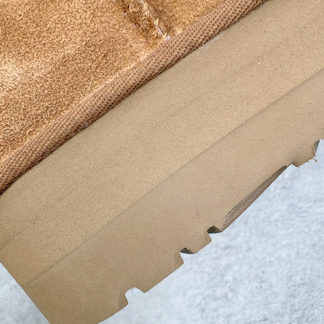 图片[15]-＃GX UGG 5092 经典秋冬羊皮毛一体雪地靴 全鞋采用ZP同厂 隆丰A级澳洲进口羊皮毛一体 品牌代工厂生产线 完全遵循ZP工艺流程 代工厂原厂版师 秉承无原鞋不开发选择 注重每一处细节 市面最正版型 TREADLITE\\\”轻翼\\\”科技外底 轻便/耐用/柔韧/桩型【售后郑重承诺】一个月内若出现重大脱胶/断底等质量问题 直接为您换新！尺码：35 36 37 38 39 40-选品中心