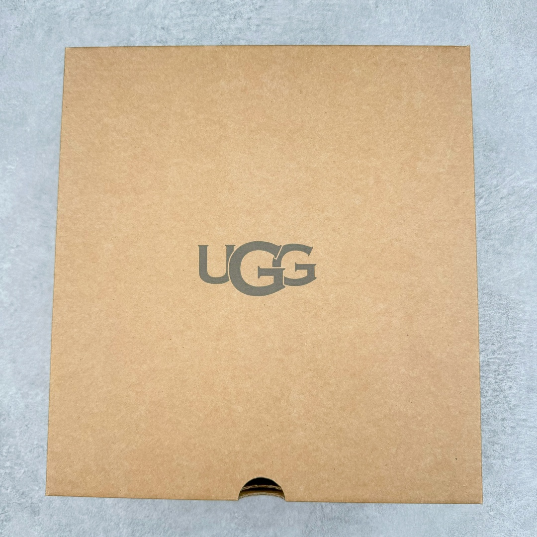 图片[9]-＃GX UGG 5092 经典秋冬羊皮毛一体雪地靴 全鞋采用ZP同厂 隆丰A级澳洲进口羊皮毛一体 品牌代工厂生产线 完全遵循ZP工艺流程 代工厂原厂版师 秉承无原鞋不开发选择 注重每一处细节 市面最正版型 TREADLITE\\\”轻翼\\\”科技外底 轻便/耐用/柔韧/桩型【售后郑重承诺】一个月内若出现重大脱胶/断底等质量问题 直接为您换新！尺码：35 36 37 38 39 40-选品中心