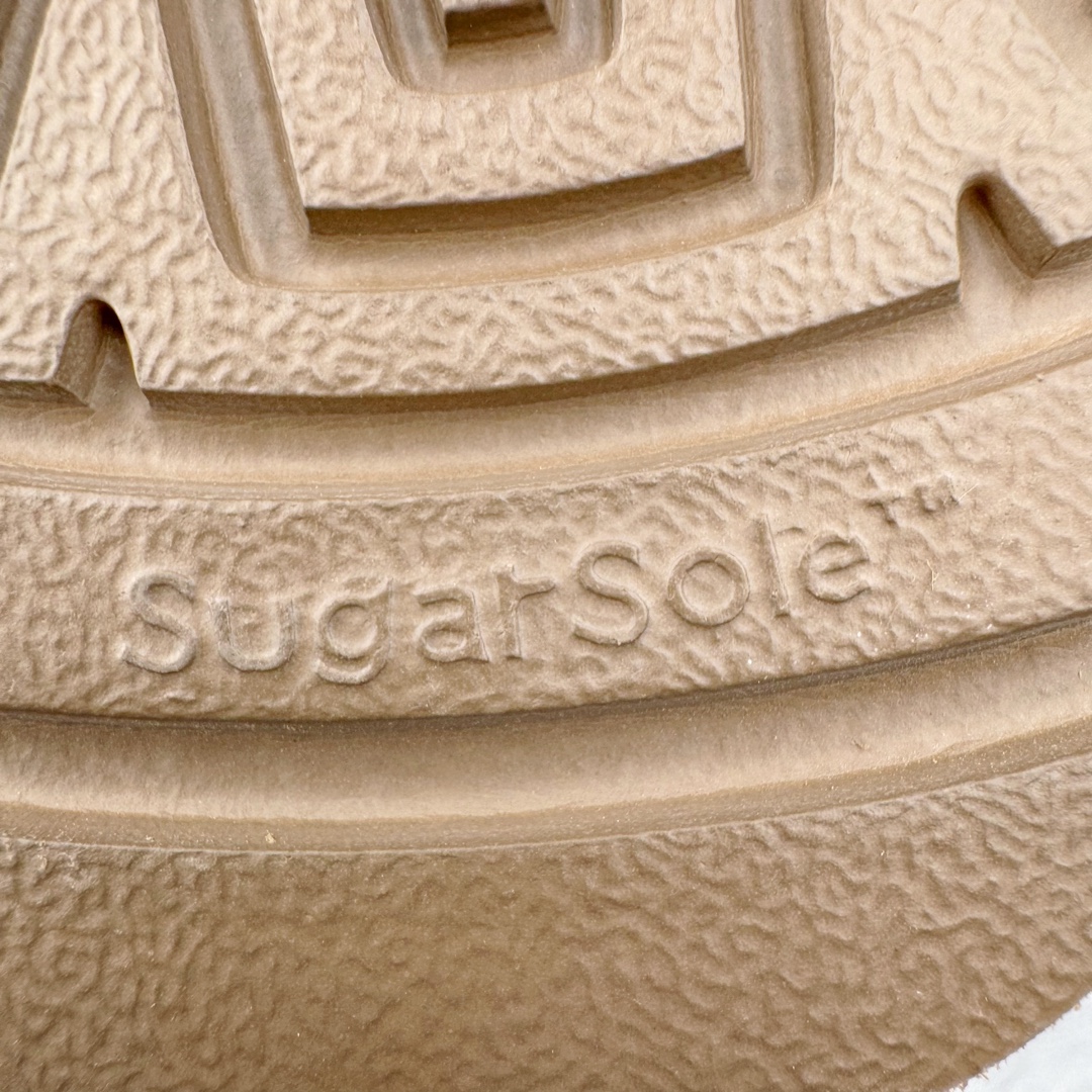 图片[16]-＃GX UGG 6422 经典秋冬羊皮毛一体雪地靴 全鞋采用ZP同厂 隆丰A级澳洲进口羊皮毛一体 品牌代工厂生产线 完全遵循ZP工艺流程 代工厂原厂版师 秉承无原鞋不开发选择 注重每一处细节 市面最正版型 TREADLITE\\\”轻翼\\\”科技外底 轻便/耐用/柔韧/桩型【售后郑重承诺】一个月内若出现重大脱胶/断底等质量问题 直接为您换新！尺码：35 36 37 38 39 40-选品中心