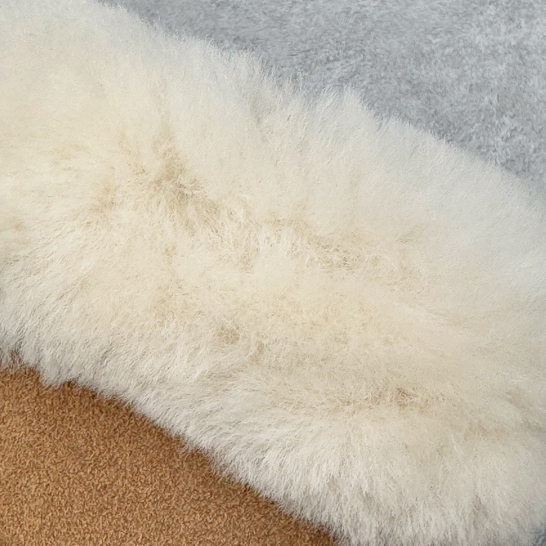 图片[12]-＃桑坡UGG盲盒福利 UGG 经典秋冬羊皮毛一体雪地靴 白菜价亏本清仓套现转新款 机不可失 好好把握 随机一双 只选尺码 商品款式均为上架顶级款式 保证稳赚不赔 无通货 无烂货 会有轻微瑕疵的情况 友情提醒 买到是亏还是赚 每个人定义不同福袋闷包理论上和赌博心理相同玩的就是惊喜 玩的就是心跳活动商品无严重质量问题不退换 桑坡大厂直供 隆丰A级澳洲进口羊皮毛一体 完全遵循ZP工艺流程 代工厂原厂版师 秉承无原鞋不开发选择 注重每一处细节 市面最正版型 TREADLITE\\\”轻翼\\\”科技外底 轻便/耐用/柔韧/桩型 翻毛皮鞋面 细腻亲肤再生聚酯纤维滚边 舒适易打理 保暖性佳 UGG plush™ 里衬和内底 茸软亲肤 舒适暖足 经典鞋型搭配轻盈厚底 稳稳拿捏秋冬出街时髦造型 Treadlite by UGG 轻翼大底 轻盈缓震 为双足减负 舒适轻便 助你轻松畅玩整天 尺码：35 36 37 38 39 40-选品中心