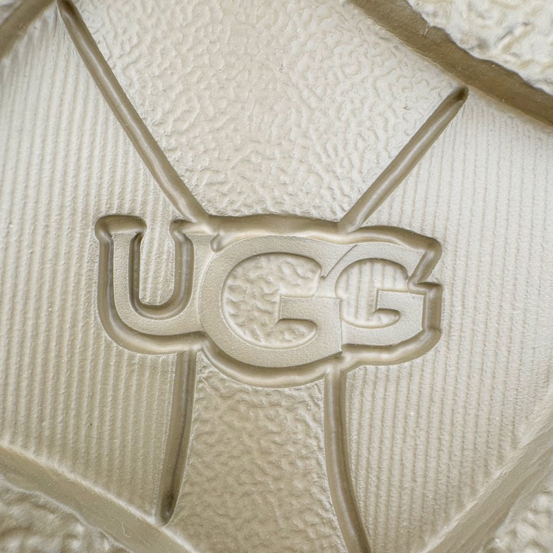 图片[16]-＃桑坡UGG盲盒福利 UGG 经典秋冬羊皮毛一体雪地靴 白菜价亏本清仓套现转新款 机不可失 好好把握 随机一双 只选尺码 商品款式均为上架顶级款式 保证稳赚不赔 无通货 无烂货 会有轻微瑕疵的情况 友情提醒 买到是亏还是赚 每个人定义不同福袋闷包理论上和赌博心理相同玩的就是惊喜 玩的就是心跳活动商品无严重质量问题不退换 桑坡大厂直供 隆丰A级澳洲进口羊皮毛一体 完全遵循ZP工艺流程 代工厂原厂版师 秉承无原鞋不开发选择 注重每一处细节 市面最正版型 TREADLITE\\\”轻翼\\\”科技外底 轻便/耐用/柔韧/桩型 翻毛皮鞋面 细腻亲肤再生聚酯纤维滚边 舒适易打理 保暖性佳 UGG plush™ 里衬和内底 茸软亲肤 舒适暖足 经典鞋型搭配轻盈厚底 稳稳拿捏秋冬出街时髦造型 Treadlite by UGG 轻翼大底 轻盈缓震 为双足减负 舒适轻便 助你轻松畅玩整天 尺码：35 36 37 38 39 40-选品中心