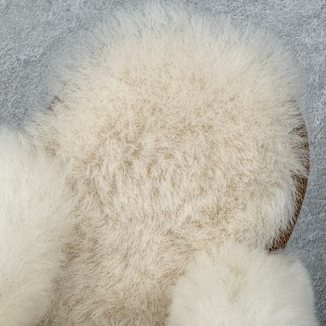 图片[11]-＃桑坡UGG盲盒福利 UGG 经典秋冬羊皮毛一体雪地靴 白菜价亏本清仓套现转新款 机不可失 好好把握 随机一双 只选尺码 商品款式均为上架顶级款式 保证稳赚不赔 无通货 无烂货 会有轻微瑕疵的情况 友情提醒 买到是亏还是赚 每个人定义不同福袋闷包理论上和赌博心理相同玩的就是惊喜 玩的就是心跳活动商品无严重质量问题不退换 桑坡大厂直供 隆丰A级澳洲进口羊皮毛一体 完全遵循ZP工艺流程 代工厂原厂版师 秉承无原鞋不开发选择 注重每一处细节 市面最正版型 TREADLITE\\\”轻翼\\\”科技外底 轻便/耐用/柔韧/桩型 翻毛皮鞋面 细腻亲肤再生聚酯纤维滚边 舒适易打理 保暖性佳 UGG plush™ 里衬和内底 茸软亲肤 舒适暖足 经典鞋型搭配轻盈厚底 稳稳拿捏秋冬出街时髦造型 Treadlite by UGG 轻翼大底 轻盈缓震 为双足减负 舒适轻便 助你轻松畅玩整天 尺码：35 36 37 38 39 40-选品中心