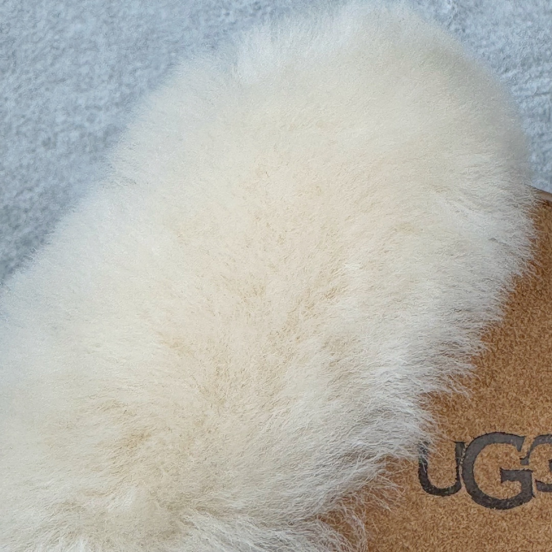 图片[12]-＃GX UGG 2550 经典秋冬羊皮毛一体雪地靴 全鞋采用ZP同厂 隆丰A级澳洲进口羊皮毛一体 品牌代工厂生产线 完全遵循ZP工艺流程 代工厂原厂版师 秉承无原鞋不开发选择 注重每一处细节 市面最正版型 TREADLITE\\\”轻翼\\\”科技外底 轻便/耐用/柔韧/桩型【售后郑重承诺】一个月内若出现重大脱胶/断底等质量问题 直接为您换新！尺码：35 36 37 38 39 40-选品中心