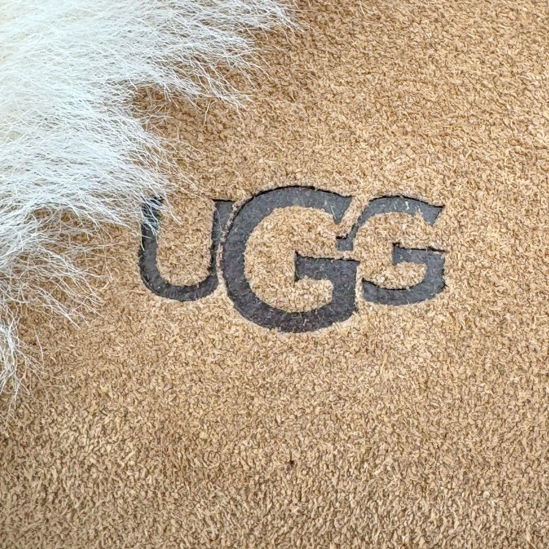 图片[15]-＃GX UGG 2550 经典秋冬羊皮毛一体雪地靴 全鞋采用ZP同厂 隆丰A级澳洲进口羊皮毛一体 品牌代工厂生产线 完全遵循ZP工艺流程 代工厂原厂版师 秉承无原鞋不开发选择 注重每一处细节 市面最正版型 TREADLITE\\\”轻翼\\\”科技外底 轻便/耐用/柔韧/桩型【售后郑重承诺】一个月内若出现重大脱胶/断底等质量问题 直接为您换新！尺码：35 36 37 38 39 40-选品中心