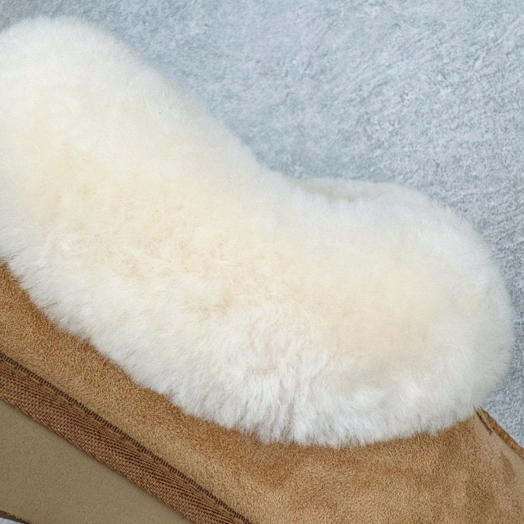 图片[14]-＃GX UGG 4810 经典秋冬羊皮毛一体雪地靴 全鞋采用ZP同厂 隆丰A级澳洲进口羊皮毛一体 品牌代工厂生产线 完全遵循ZP工艺流程 代工厂原厂版师 秉承无原鞋不开发选择 注重每一处细节 市面最正版型 TREADLITE\\\”轻翼\\\”科技外底 轻便/耐用/柔韧/桩型【售后郑重承诺】一个月内若出现重大脱胶/断底等质量问题 直接为您换新！尺码：35 36 37 38 39 40-选品中心