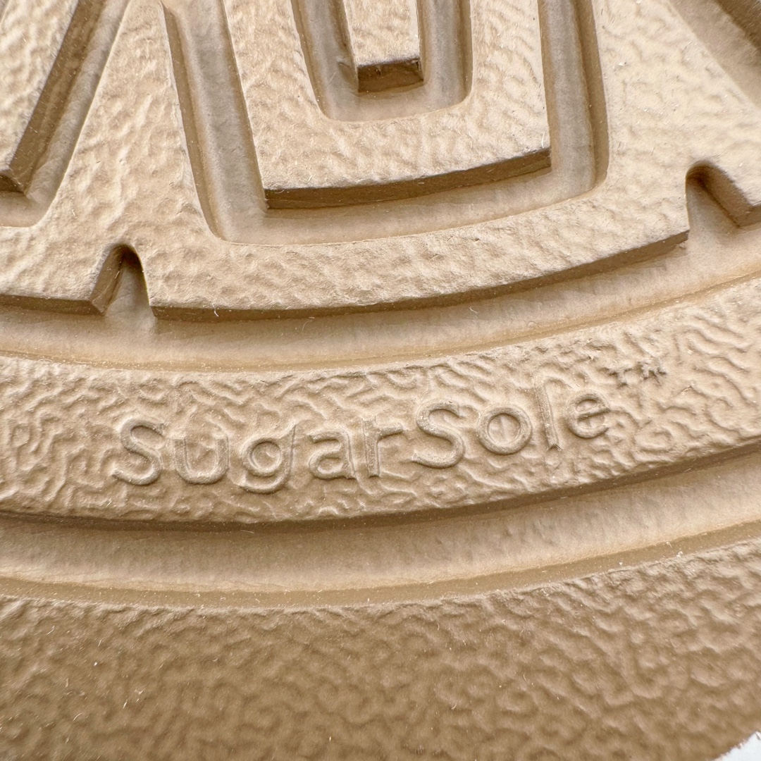 图片[17]-＃GX UGG 6223 经典秋冬羊皮毛一体雪地靴 全鞋采用ZP同厂 隆丰A级澳洲进口羊皮毛一体 品牌代工厂生产线 完全遵循ZP工艺流程 代工厂原厂版师 秉承无原鞋不开发选择 注重每一处细节 市面最正版型 TREADLITE\\\”轻翼\\\”科技外底 轻便/耐用/柔韧/桩型【售后郑重承诺】一个月内若出现重大脱胶/断底等质量问题 直接为您换新！尺码：35 36 37 38 39 40-选品中心