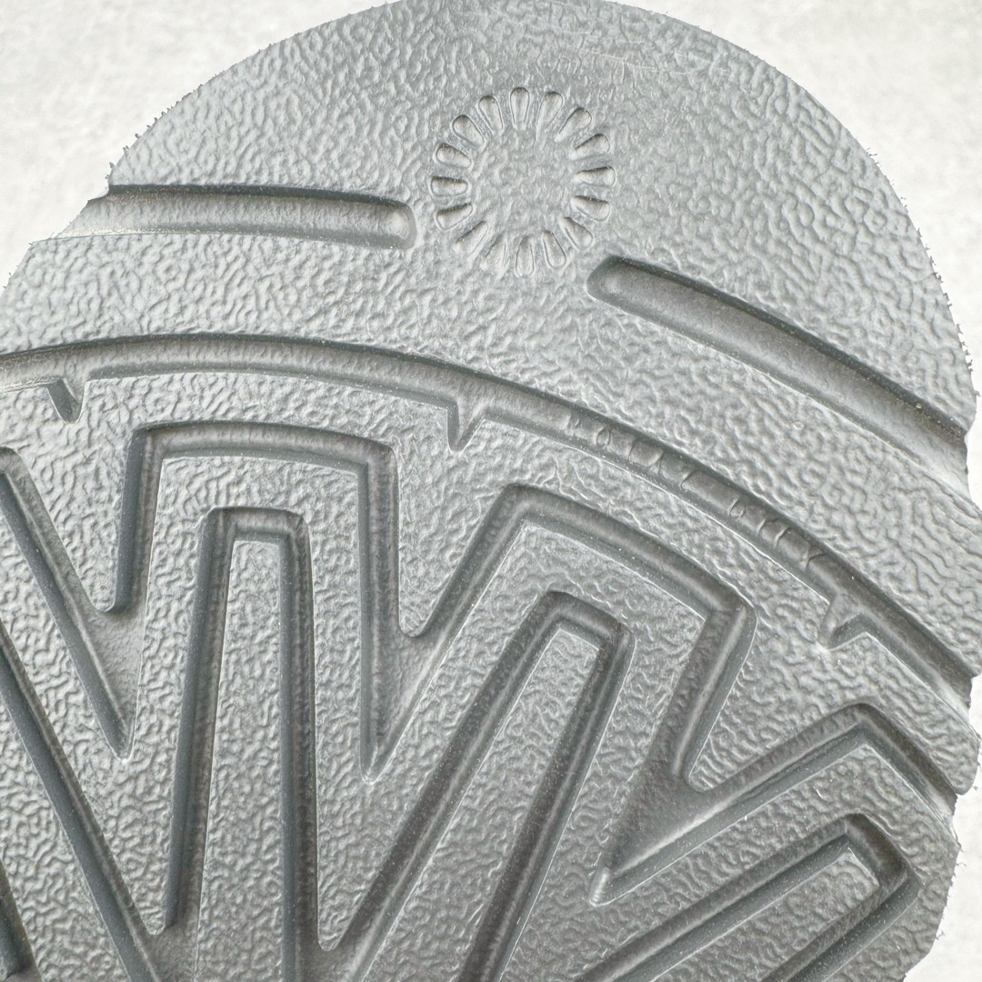 图片[17]-＃桑坡UGG盲盒福利 UGG 经典秋冬羊皮毛一体雪地靴 白菜价亏本清仓套现转新款 机不可失 好好把握 随机一双 只选尺码 商品款式均为上架顶级款式 保证稳赚不赔 无通货 无烂货 会有轻微瑕疵的情况 友情提醒 买到是亏还是赚 每个人定义不同福袋闷包理论上和赌博心理相同玩的就是惊喜 玩的就是心跳活动商品无严重质量问题不退换 桑坡大厂直供 隆丰A级澳洲进口羊皮毛一体 完全遵循ZP工艺流程 代工厂原厂版师 秉承无原鞋不开发选择 注重每一处细节 市面最正版型 TREADLITE\\\”轻翼\\\”科技外底 轻便/耐用/柔韧/桩型 翻毛皮鞋面 细腻亲肤再生聚酯纤维滚边 舒适易打理 保暖性佳 UGG plush™ 里衬和内底 茸软亲肤 舒适暖足 经典鞋型搭配轻盈厚底 稳稳拿捏秋冬出街时髦造型 Treadlite by UGG 轻翼大底 轻盈缓震 为双足减负 舒适轻便 助你轻松畅玩整天 尺码：35 36 37 38 39 40-选品中心