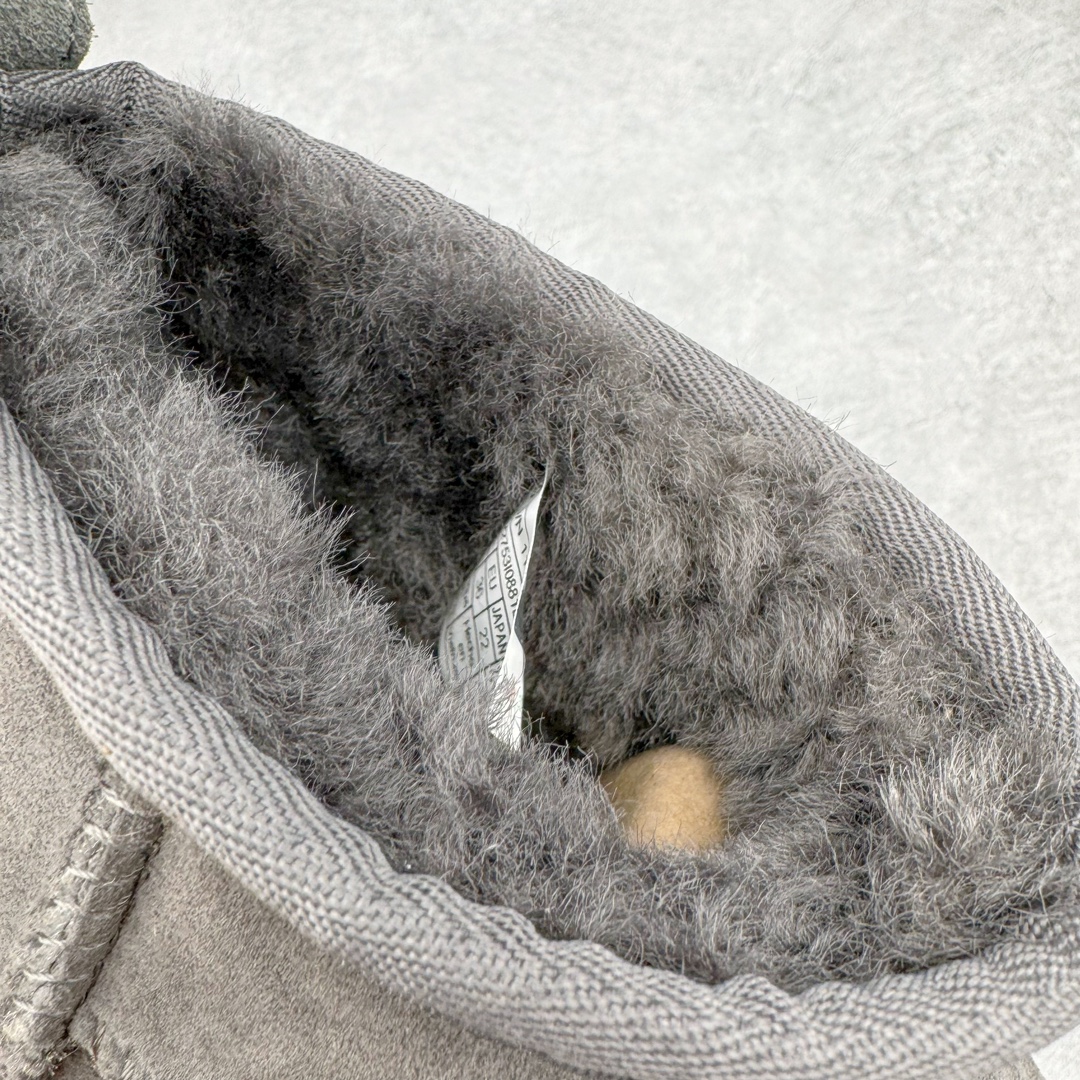 图片[10]-＃桑坡UGG盲盒福利 UGG 经典秋冬羊皮毛一体雪地靴 白菜价亏本清仓套现转新款 机不可失 好好把握 随机一双 只选尺码 商品款式均为上架顶级款式 保证稳赚不赔 无通货 无烂货 会有轻微瑕疵的情况 友情提醒 买到是亏还是赚 每个人定义不同福袋闷包理论上和赌博心理相同玩的就是惊喜 玩的就是心跳活动商品无严重质量问题不退换 桑坡大厂直供 隆丰A级澳洲进口羊皮毛一体 完全遵循ZP工艺流程 代工厂原厂版师 秉承无原鞋不开发选择 注重每一处细节 市面最正版型 TREADLITE\\\”轻翼\\\”科技外底 轻便/耐用/柔韧/桩型 翻毛皮鞋面 细腻亲肤再生聚酯纤维滚边 舒适易打理 保暖性佳 UGG plush™ 里衬和内底 茸软亲肤 舒适暖足 经典鞋型搭配轻盈厚底 稳稳拿捏秋冬出街时髦造型 Treadlite by UGG 轻翼大底 轻盈缓震 为双足减负 舒适轻便 助你轻松畅玩整天 尺码：35 36 37 38 39 40-选品中心