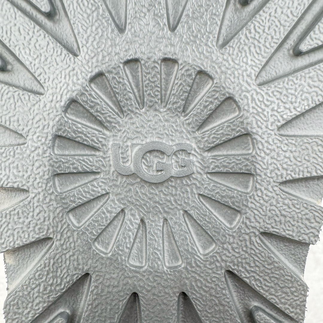 图片[19]-＃桑坡UGG盲盒福利 UGG 经典秋冬羊皮毛一体雪地靴 白菜价亏本清仓套现转新款 机不可失 好好把握 随机一双 只选尺码 商品款式均为上架顶级款式 保证稳赚不赔 无通货 无烂货 会有轻微瑕疵的情况 友情提醒 买到是亏还是赚 每个人定义不同福袋闷包理论上和赌博心理相同玩的就是惊喜 玩的就是心跳活动商品无严重质量问题不退换 桑坡大厂直供 隆丰A级澳洲进口羊皮毛一体 完全遵循ZP工艺流程 代工厂原厂版师 秉承无原鞋不开发选择 注重每一处细节 市面最正版型 TREADLITE\\\”轻翼\\\”科技外底 轻便/耐用/柔韧/桩型 翻毛皮鞋面 细腻亲肤再生聚酯纤维滚边 舒适易打理 保暖性佳 UGG plush™ 里衬和内底 茸软亲肤 舒适暖足 经典鞋型搭配轻盈厚底 稳稳拿捏秋冬出街时髦造型 Treadlite by UGG 轻翼大底 轻盈缓震 为双足减负 舒适轻便 助你轻松畅玩整天 尺码：35 36 37 38 39 40-选品中心