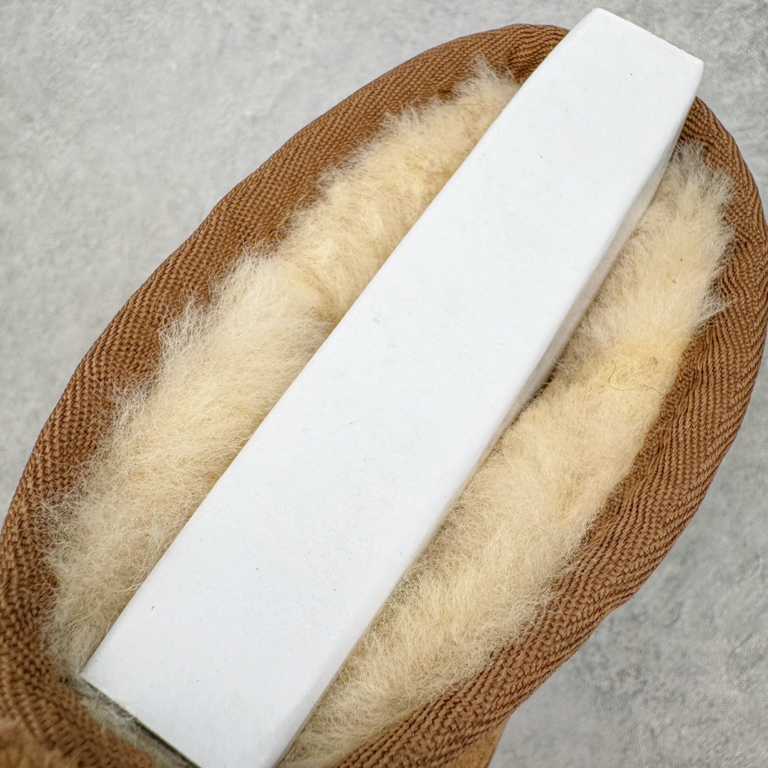 图片[10]-＃桑坡UGG盲盒福利 UGG 经典秋冬羊皮毛一体雪地靴 白菜价亏本清仓套现转新款 机不可失 好好把握 随机一双 只选尺码 商品款式均为上架顶级款式 保证稳赚不赔 无通货 无烂货 会有轻微瑕疵的情况 友情提醒 买到是亏还是赚 每个人定义不同福袋闷包理论上和赌博心理相同玩的就是惊喜 玩的就是心跳活动商品无严重质量问题不退换 桑坡大厂直供 隆丰A级澳洲进口羊皮毛一体 完全遵循ZP工艺流程 代工厂原厂版师 秉承无原鞋不开发选择 注重每一处细节 市面最正版型 TREADLITE\\\”轻翼\\\”科技外底 轻便/耐用/柔韧/桩型 翻毛皮鞋面 细腻亲肤再生聚酯纤维滚边 舒适易打理 保暖性佳 UGG plush™ 里衬和内底 茸软亲肤 舒适暖足 经典鞋型搭配轻盈厚底 稳稳拿捏秋冬出街时髦造型 Treadlite by UGG 轻翼大底 轻盈缓震 为双足减负 舒适轻便 助你轻松畅玩整天 尺码：35 36 37 38 39 40-选品中心