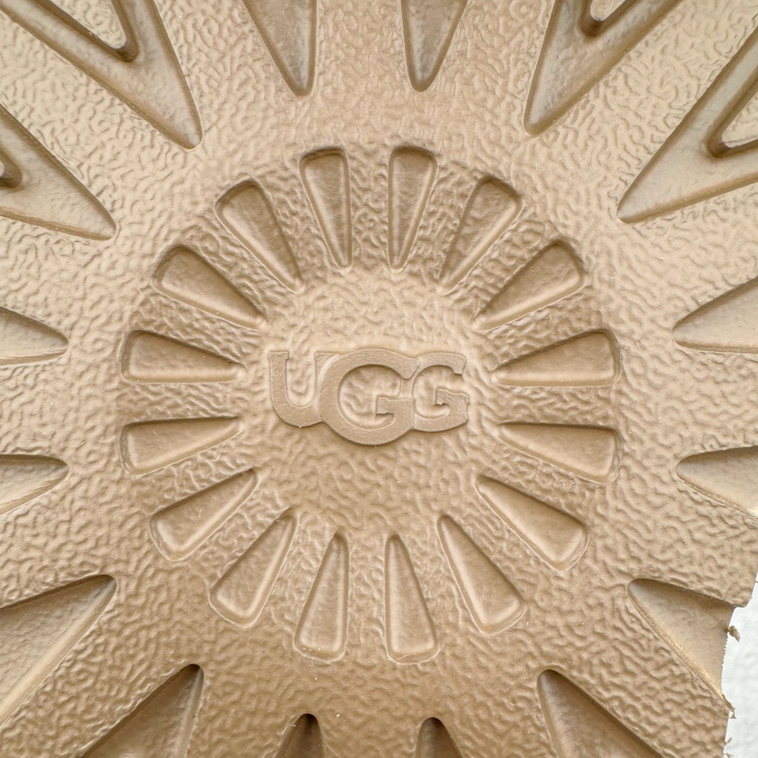 图片[16]-＃桑坡UGG盲盒福利 UGG 经典秋冬羊皮毛一体雪地靴 白菜价亏本清仓套现转新款 机不可失 好好把握 随机一双 只选尺码 商品款式均为上架顶级款式 保证稳赚不赔 无通货 无烂货 会有轻微瑕疵的情况 友情提醒 买到是亏还是赚 每个人定义不同福袋闷包理论上和赌博心理相同玩的就是惊喜 玩的就是心跳活动商品无严重质量问题不退换 桑坡大厂直供 隆丰A级澳洲进口羊皮毛一体 完全遵循ZP工艺流程 代工厂原厂版师 秉承无原鞋不开发选择 注重每一处细节 市面最正版型 TREADLITE\\\”轻翼\\\”科技外底 轻便/耐用/柔韧/桩型 翻毛皮鞋面 细腻亲肤再生聚酯纤维滚边 舒适易打理 保暖性佳 UGG plush™ 里衬和内底 茸软亲肤 舒适暖足 经典鞋型搭配轻盈厚底 稳稳拿捏秋冬出街时髦造型 Treadlite by UGG 轻翼大底 轻盈缓震 为双足减负 舒适轻便 助你轻松畅玩整天 尺码：35 36 37 38 39 40-选品中心