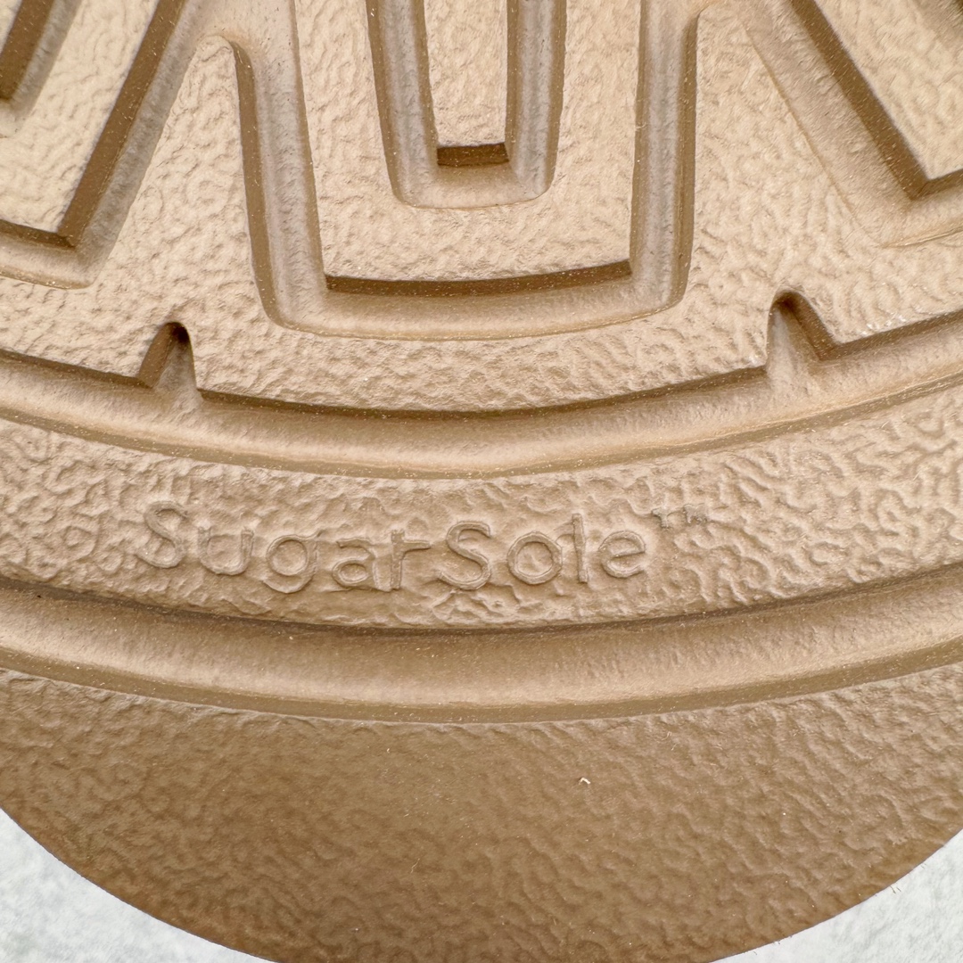 图片[19]-＃桑坡UGG盲盒福利 UGG 经典秋冬羊皮毛一体雪地靴 白菜价亏本清仓套现转新款 机不可失 好好把握 随机一双 只选尺码 商品款式均为上架顶级款式 保证稳赚不赔 无通货 无烂货 会有轻微瑕疵的情况 友情提醒 买到是亏还是赚 每个人定义不同福袋闷包理论上和赌博心理相同玩的就是惊喜 玩的就是心跳活动商品无严重质量问题不退换 桑坡大厂直供 隆丰A级澳洲进口羊皮毛一体 完全遵循ZP工艺流程 代工厂原厂版师 秉承无原鞋不开发选择 注重每一处细节 市面最正版型 TREADLITE\\\”轻翼\\\”科技外底 轻便/耐用/柔韧/桩型 翻毛皮鞋面 细腻亲肤再生聚酯纤维滚边 舒适易打理 保暖性佳 UGG plush™ 里衬和内底 茸软亲肤 舒适暖足 经典鞋型搭配轻盈厚底 稳稳拿捏秋冬出街时髦造型 Treadlite by UGG 轻翼大底 轻盈缓震 为双足减负 舒适轻便 助你轻松畅玩整天 尺码：35 36 37 38 39 40-选品中心