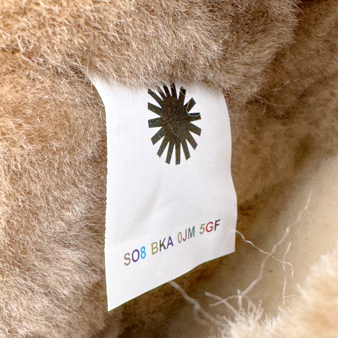 图片[10]-＃桑坡UGG盲盒福利 UGG 经典秋冬羊皮毛一体雪地靴 白菜价亏本清仓套现转新款 机不可失 好好把握 随机一双 只选尺码 商品款式均为上架顶级款式 保证稳赚不赔 无通货 无烂货 会有轻微瑕疵的情况 友情提醒 买到是亏还是赚 每个人定义不同福袋闷包理论上和赌博心理相同玩的就是惊喜 玩的就是心跳活动商品无严重质量问题不退换 桑坡大厂直供 隆丰A级澳洲进口羊皮毛一体 完全遵循ZP工艺流程 代工厂原厂版师 秉承无原鞋不开发选择 注重每一处细节 市面最正版型 TREADLITE\\\”轻翼\\\”科技外底 轻便/耐用/柔韧/桩型 翻毛皮鞋面 细腻亲肤再生聚酯纤维滚边 舒适易打理 保暖性佳 UGG plush™ 里衬和内底 茸软亲肤 舒适暖足 经典鞋型搭配轻盈厚底 稳稳拿捏秋冬出街时髦造型 Treadlite by UGG 轻翼大底 轻盈缓震 为双足减负 舒适轻便 助你轻松畅玩整天 尺码：35 36 37 38 39 40-选品中心