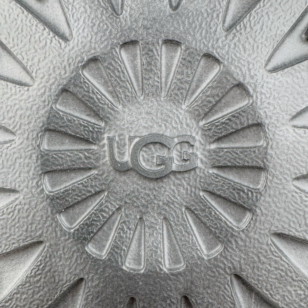 图片[19]-＃桑坡UGG盲盒福利 UGG 经典秋冬羊皮毛一体雪地靴 白菜价亏本清仓套现转新款 机不可失 好好把握 随机一双 只选尺码 商品款式均为上架顶级款式 保证稳赚不赔 无通货 无烂货 会有轻微瑕疵的情况 友情提醒 买到是亏还是赚 每个人定义不同福袋闷包理论上和赌博心理相同玩的就是惊喜 玩的就是心跳活动商品无严重质量问题不退换 桑坡大厂直供 隆丰A级澳洲进口羊皮毛一体 完全遵循ZP工艺流程 代工厂原厂版师 秉承无原鞋不开发选择 注重每一处细节 市面最正版型 TREADLITE\\\”轻翼\\\”科技外底 轻便/耐用/柔韧/桩型 翻毛皮鞋面 细腻亲肤再生聚酯纤维滚边 舒适易打理 保暖性佳 UGG plush™ 里衬和内底 茸软亲肤 舒适暖足 经典鞋型搭配轻盈厚底 稳稳拿捏秋冬出街时髦造型 Treadlite by UGG 轻翼大底 轻盈缓震 为双足减负 舒适轻便 助你轻松畅玩整天 尺码：35 36 37 38 39 40-选品中心