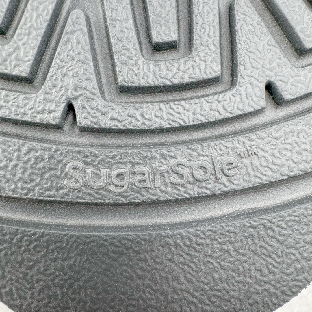 图片[17]-＃GX UGG 5092 经典秋冬羊皮毛一体雪地靴 全鞋采用ZP同厂 隆丰A级澳洲进口羊皮毛一体 品牌代工厂生产线 完全遵循ZP工艺流程 代工厂原厂版师 秉承无原鞋不开发选择 注重每一处细节 市面最正版型 TREADLITE\\\”轻翼\\\”科技外底 轻便/耐用/柔韧/桩型【售后郑重承诺】一个月内若出现重大脱胶/断底等质量问题 直接为您换新！尺码：35 36 37 38 39 40-选品中心