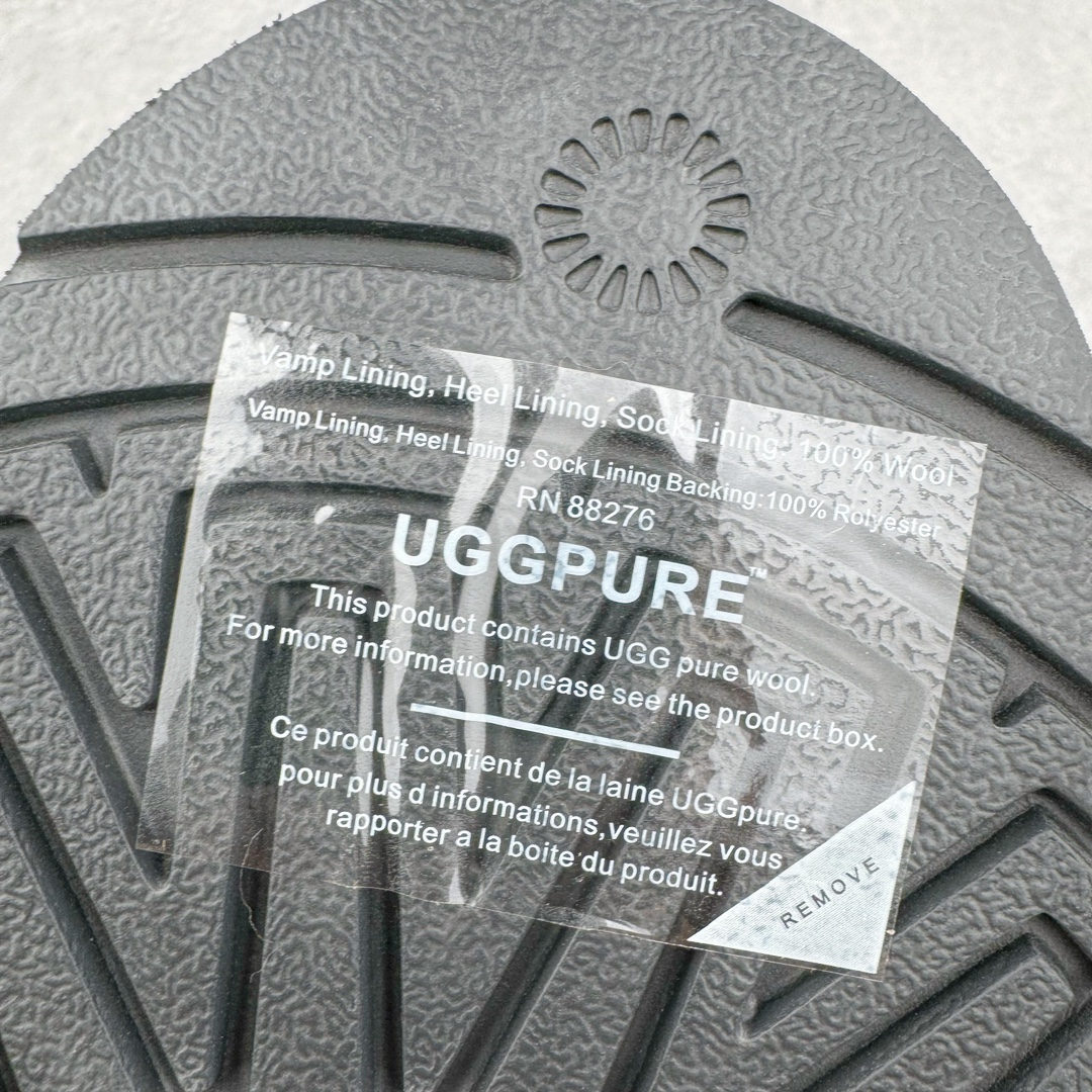 图片[18]-＃GX UGG 5092 经典秋冬羊皮毛一体雪地靴 全鞋采用ZP同厂 隆丰A级澳洲进口羊皮毛一体 品牌代工厂生产线 完全遵循ZP工艺流程 代工厂原厂版师 秉承无原鞋不开发选择 注重每一处细节 市面最正版型 TREADLITE\\\”轻翼\\\”科技外底 轻便/耐用/柔韧/桩型【售后郑重承诺】一个月内若出现重大脱胶/断底等质量问题 直接为您换新！尺码：35 36 37 38 39 40-选品中心