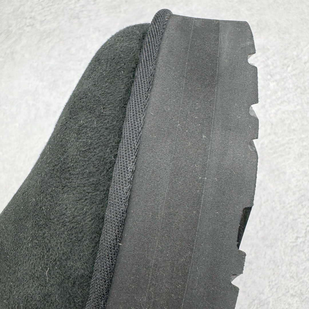 图片[15]-＃GX UGG 5092 经典秋冬羊皮毛一体雪地靴 全鞋采用ZP同厂 隆丰A级澳洲进口羊皮毛一体 品牌代工厂生产线 完全遵循ZP工艺流程 代工厂原厂版师 秉承无原鞋不开发选择 注重每一处细节 市面最正版型 TREADLITE\\\”轻翼\\\”科技外底 轻便/耐用/柔韧/桩型【售后郑重承诺】一个月内若出现重大脱胶/断底等质量问题 直接为您换新！尺码：35 36 37 38 39 40-选品中心