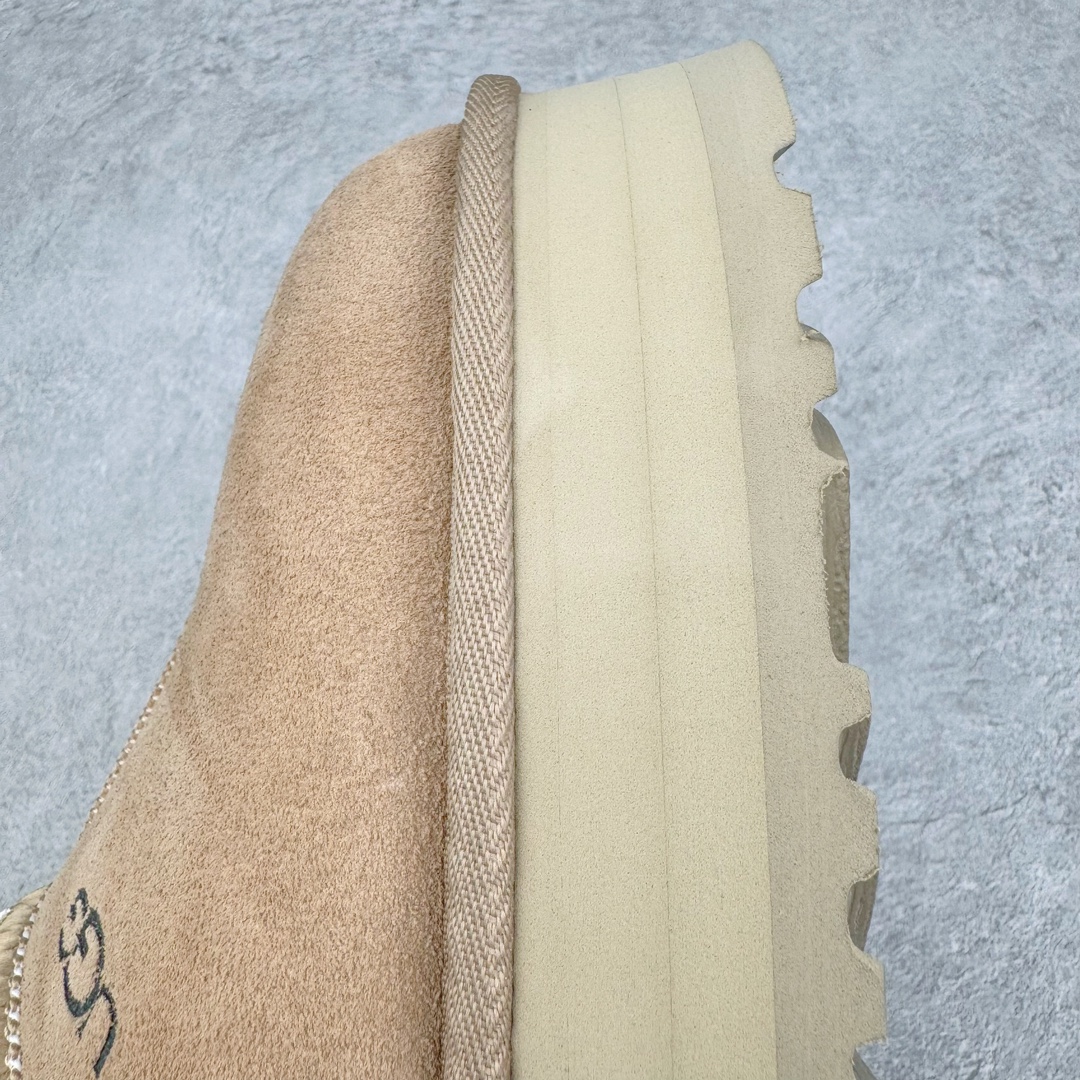 图片[16]-＃桑坡UGG盲盒福利 UGG 经典秋冬羊皮毛一体雪地靴 白菜价亏本清仓套现转新款 机不可失 好好把握 随机一双 只选尺码 商品款式均为上架顶级款式 保证稳赚不赔 无通货 无烂货 会有轻微瑕疵的情况 友情提醒 买到是亏还是赚 每个人定义不同福袋闷包理论上和赌博心理相同玩的就是惊喜 玩的就是心跳活动商品无严重质量问题不退换 桑坡大厂直供 隆丰A级澳洲进口羊皮毛一体 完全遵循ZP工艺流程 代工厂原厂版师 秉承无原鞋不开发选择 注重每一处细节 市面最正版型 TREADLITE\\\”轻翼\\\”科技外底 轻便/耐用/柔韧/桩型 翻毛皮鞋面 细腻亲肤再生聚酯纤维滚边 舒适易打理 保暖性佳 UGG plush™ 里衬和内底 茸软亲肤 舒适暖足 经典鞋型搭配轻盈厚底 稳稳拿捏秋冬出街时髦造型 Treadlite by UGG 轻翼大底 轻盈缓震 为双足减负 舒适轻便 助你轻松畅玩整天 尺码：35 36 37 38 39 40-选品中心