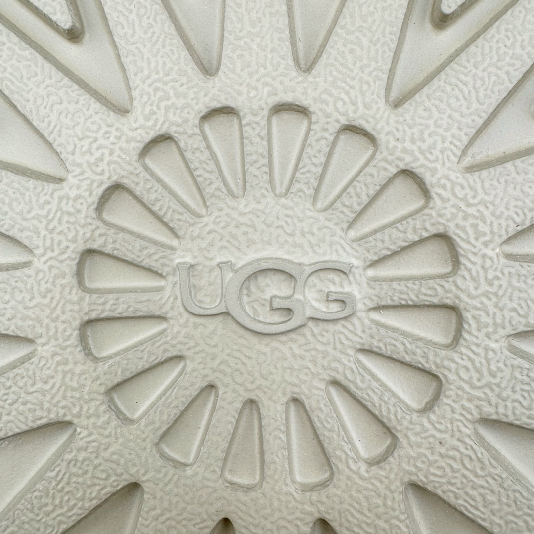 图片[18]-＃桑坡UGG盲盒福利 UGG 经典秋冬羊皮毛一体雪地靴 白菜价亏本清仓套现转新款 机不可失 好好把握 随机一双 只选尺码 商品款式均为上架顶级款式 保证稳赚不赔 无通货 无烂货 会有轻微瑕疵的情况 友情提醒 买到是亏还是赚 每个人定义不同福袋闷包理论上和赌博心理相同玩的就是惊喜 玩的就是心跳活动商品无严重质量问题不退换 桑坡大厂直供 隆丰A级澳洲进口羊皮毛一体 完全遵循ZP工艺流程 代工厂原厂版师 秉承无原鞋不开发选择 注重每一处细节 市面最正版型 TREADLITE\\\”轻翼\\\”科技外底 轻便/耐用/柔韧/桩型 翻毛皮鞋面 细腻亲肤再生聚酯纤维滚边 舒适易打理 保暖性佳 UGG plush™ 里衬和内底 茸软亲肤 舒适暖足 经典鞋型搭配轻盈厚底 稳稳拿捏秋冬出街时髦造型 Treadlite by UGG 轻翼大底 轻盈缓震 为双足减负 舒适轻便 助你轻松畅玩整天 尺码：35 36 37 38 39 40-选品中心