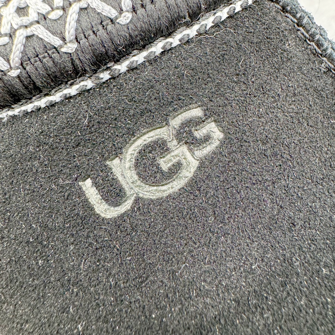 图片[13]-＃GX UGG 2553 经典秋冬羊皮毛一体雪地靴 全鞋采用ZP同厂 隆丰A级澳洲进口羊皮毛一体 品牌代工厂生产线 完全遵循ZP工艺流程 代工厂原厂版师 秉承无原鞋不开发选择 注重每一处细节 市面最正版型 TREADLITE\\\”轻翼\\\”科技外底 轻便/耐用/柔韧/桩型【售后郑重承诺】一个月内若出现重大脱胶/断底等质量问题 直接为您换新！尺码：35 36 37 38 39 40-选品中心