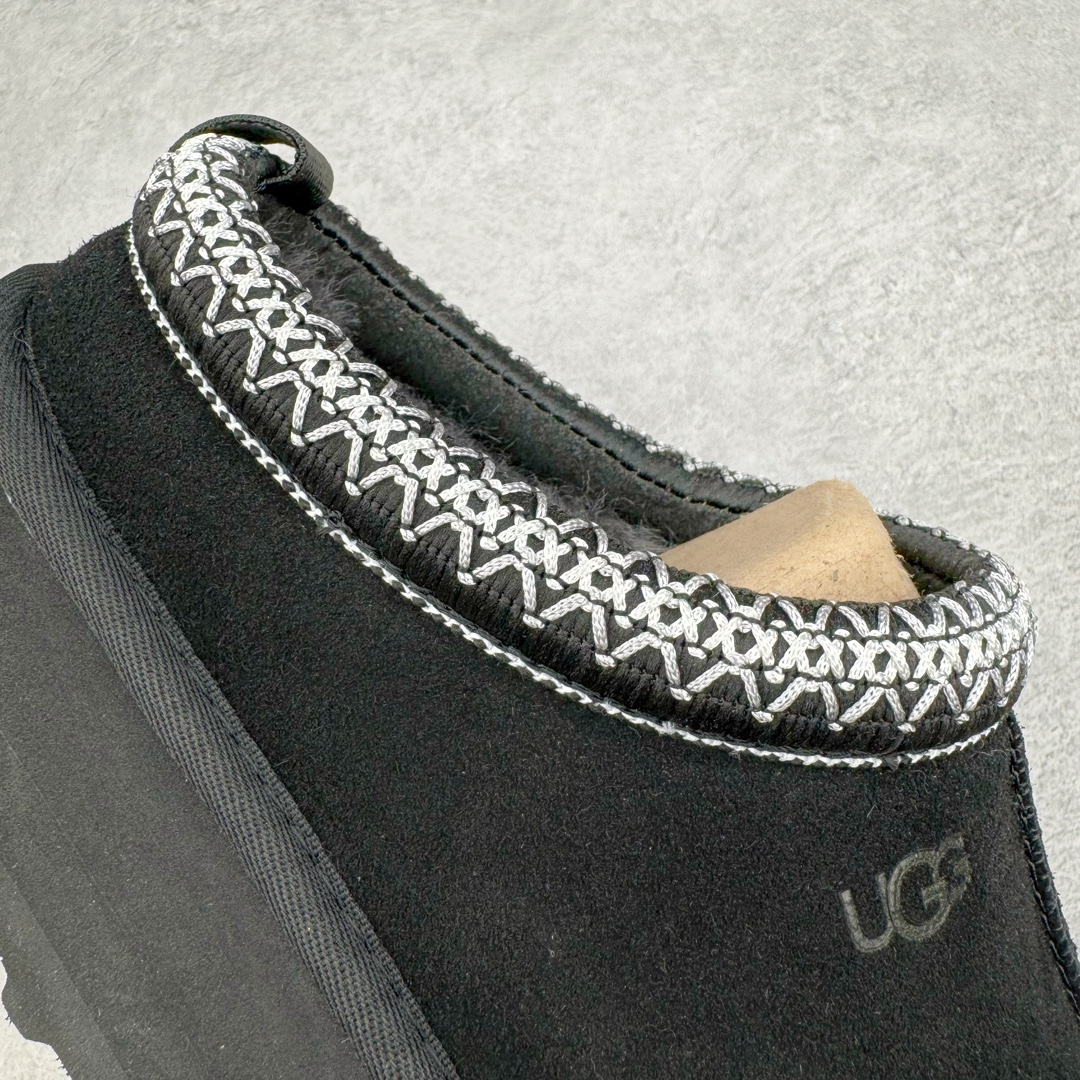 图片[12]-＃GX UGG 2553 经典秋冬羊皮毛一体雪地靴 全鞋采用ZP同厂 隆丰A级澳洲进口羊皮毛一体 品牌代工厂生产线 完全遵循ZP工艺流程 代工厂原厂版师 秉承无原鞋不开发选择 注重每一处细节 市面最正版型 TREADLITE\\\”轻翼\\\”科技外底 轻便/耐用/柔韧/桩型【售后郑重承诺】一个月内若出现重大脱胶/断底等质量问题 直接为您换新！尺码：35 36 37 38 39 40-选品中心