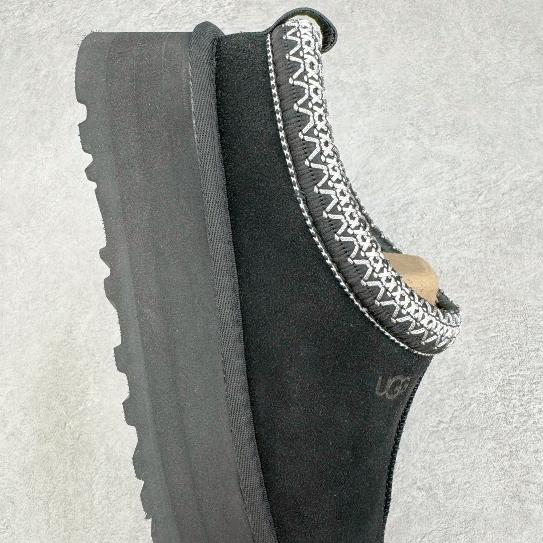 图片[6]-＃GX UGG 2553 经典秋冬羊皮毛一体雪地靴 全鞋采用ZP同厂 隆丰A级澳洲进口羊皮毛一体 品牌代工厂生产线 完全遵循ZP工艺流程 代工厂原厂版师 秉承无原鞋不开发选择 注重每一处细节 市面最正版型 TREADLITE\\\”轻翼\\\”科技外底 轻便/耐用/柔韧/桩型【售后郑重承诺】一个月内若出现重大脱胶/断底等质量问题 直接为您换新！尺码：35 36 37 38 39 40-选品中心