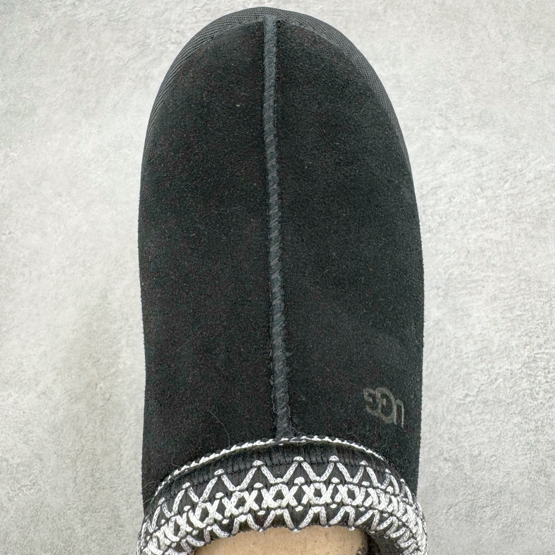 图片[4]-＃GX UGG 2553 经典秋冬羊皮毛一体雪地靴 全鞋采用ZP同厂 隆丰A级澳洲进口羊皮毛一体 品牌代工厂生产线 完全遵循ZP工艺流程 代工厂原厂版师 秉承无原鞋不开发选择 注重每一处细节 市面最正版型 TREADLITE\\\”轻翼\\\”科技外底 轻便/耐用/柔韧/桩型【售后郑重承诺】一个月内若出现重大脱胶/断底等质量问题 直接为您换新！尺码：35 36 37 38 39 40-选品中心