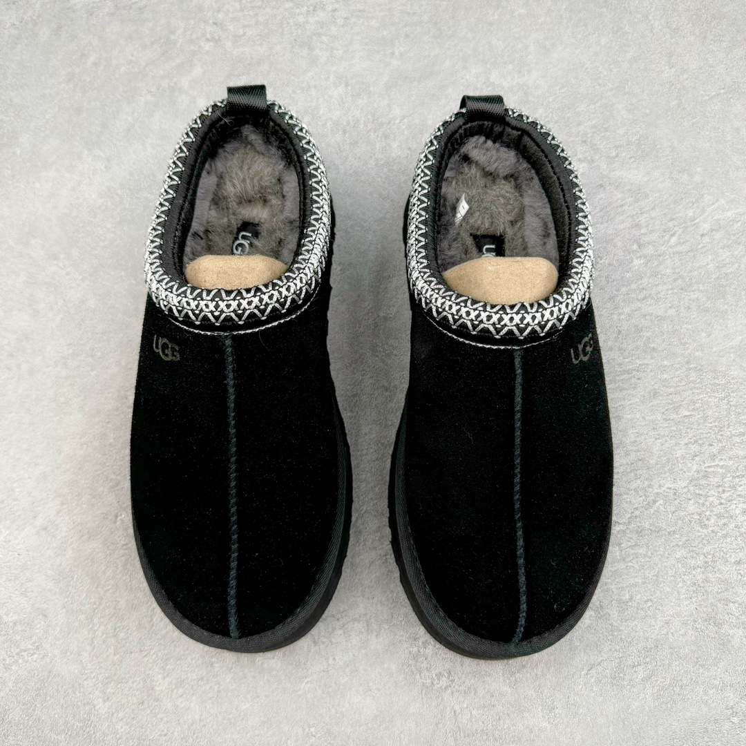 图片[2]-＃GX UGG 2553 经典秋冬羊皮毛一体雪地靴 全鞋采用ZP同厂 隆丰A级澳洲进口羊皮毛一体 品牌代工厂生产线 完全遵循ZP工艺流程 代工厂原厂版师 秉承无原鞋不开发选择 注重每一处细节 市面最正版型 TREADLITE\\\”轻翼\\\”科技外底 轻便/耐用/柔韧/桩型【售后郑重承诺】一个月内若出现重大脱胶/断底等质量问题 直接为您换新！尺码：35 36 37 38 39 40-选品中心