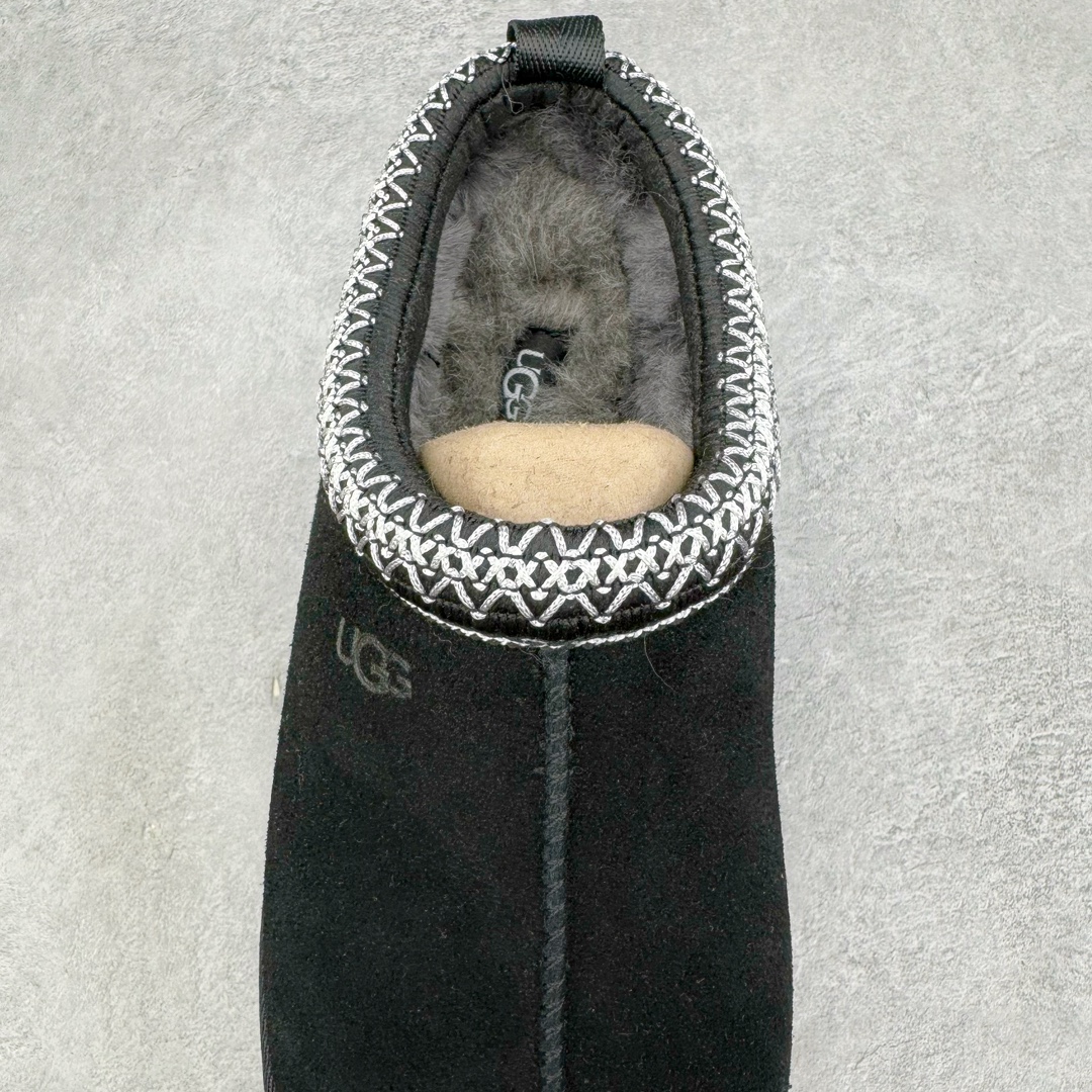 图片[5]-＃GX UGG 2553 经典秋冬羊皮毛一体雪地靴 全鞋采用ZP同厂 隆丰A级澳洲进口羊皮毛一体 品牌代工厂生产线 完全遵循ZP工艺流程 代工厂原厂版师 秉承无原鞋不开发选择 注重每一处细节 市面最正版型 TREADLITE\\\”轻翼\\\”科技外底 轻便/耐用/柔韧/桩型【售后郑重承诺】一个月内若出现重大脱胶/断底等质量问题 直接为您换新！尺码：35 36 37 38 39 40-选品中心