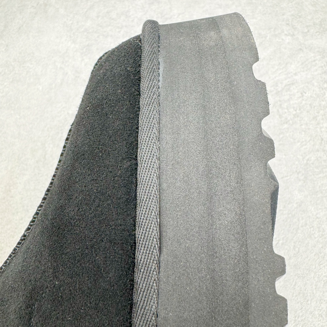 图片[15]-＃GX UGG 2553 经典秋冬羊皮毛一体雪地靴 全鞋采用ZP同厂 隆丰A级澳洲进口羊皮毛一体 品牌代工厂生产线 完全遵循ZP工艺流程 代工厂原厂版师 秉承无原鞋不开发选择 注重每一处细节 市面最正版型 TREADLITE\\\”轻翼\\\”科技外底 轻便/耐用/柔韧/桩型【售后郑重承诺】一个月内若出现重大脱胶/断底等质量问题 直接为您换新！尺码：35 36 37 38 39 40-选品中心