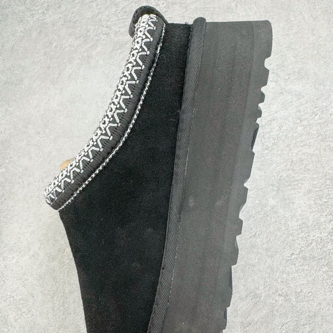 图片[7]-＃GX UGG 2553 经典秋冬羊皮毛一体雪地靴 全鞋采用ZP同厂 隆丰A级澳洲进口羊皮毛一体 品牌代工厂生产线 完全遵循ZP工艺流程 代工厂原厂版师 秉承无原鞋不开发选择 注重每一处细节 市面最正版型 TREADLITE\\\”轻翼\\\”科技外底 轻便/耐用/柔韧/桩型【售后郑重承诺】一个月内若出现重大脱胶/断底等质量问题 直接为您换新！尺码：35 36 37 38 39 40-选品中心